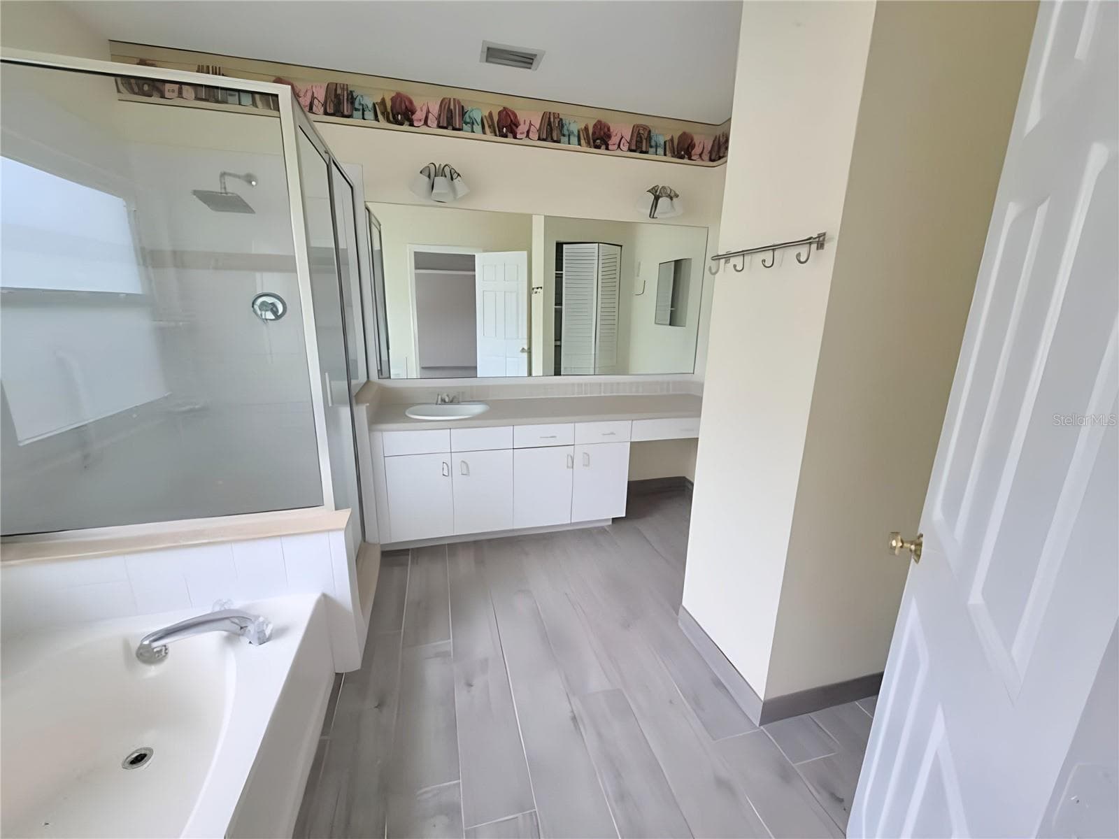 Single Family Residence at 902 GREENBELT CIR, BRANDON, photo 30 of 68