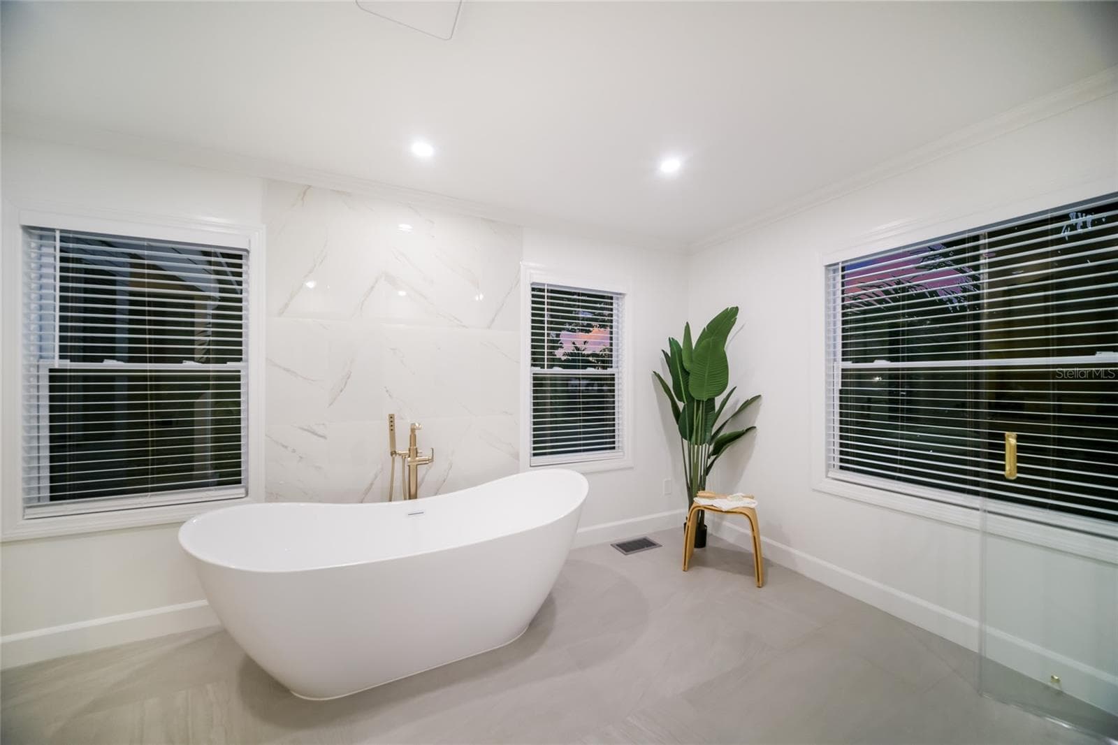 Perfect for relaxing. - 5060 18TH AVE W, BRADENTON