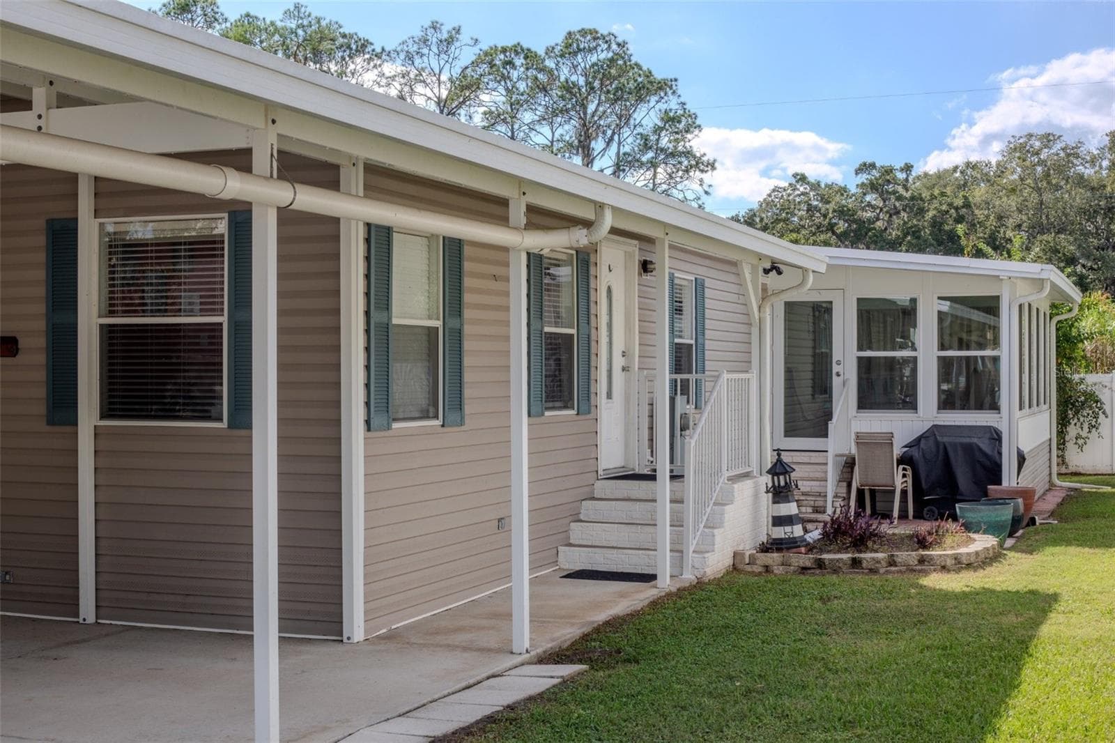 Manufactured Home at 511 IRONWOOD LN, WILDWOOD, photo 2 of 20