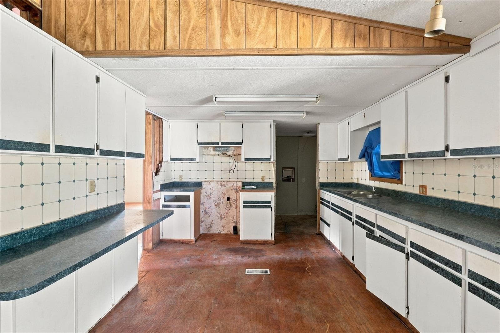 Manufactured Home at 8946 SW 33RD CT, OCALA, photo 6 of 25