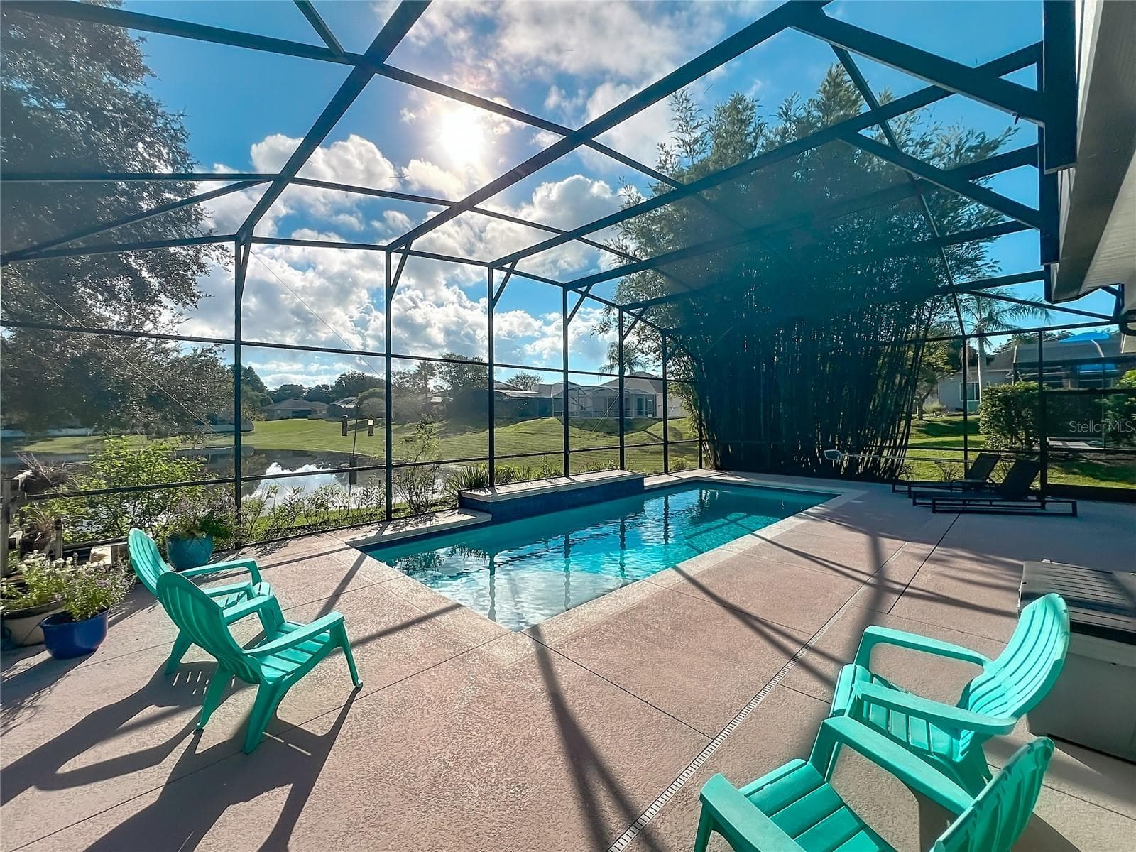 Loads of seating for outdoor entertaining - 5377 RED LEAF CT, OVIEDO