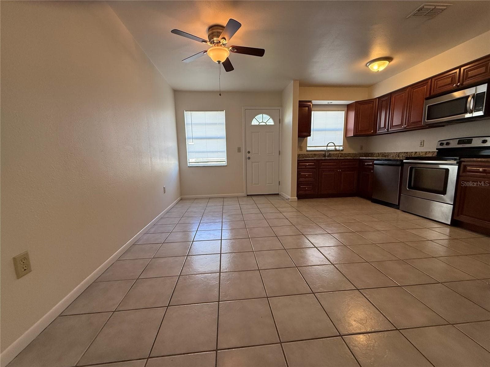 Single Family Residence at 1928 ALEXANDER DR, LAKELAND, photo 5 of 16