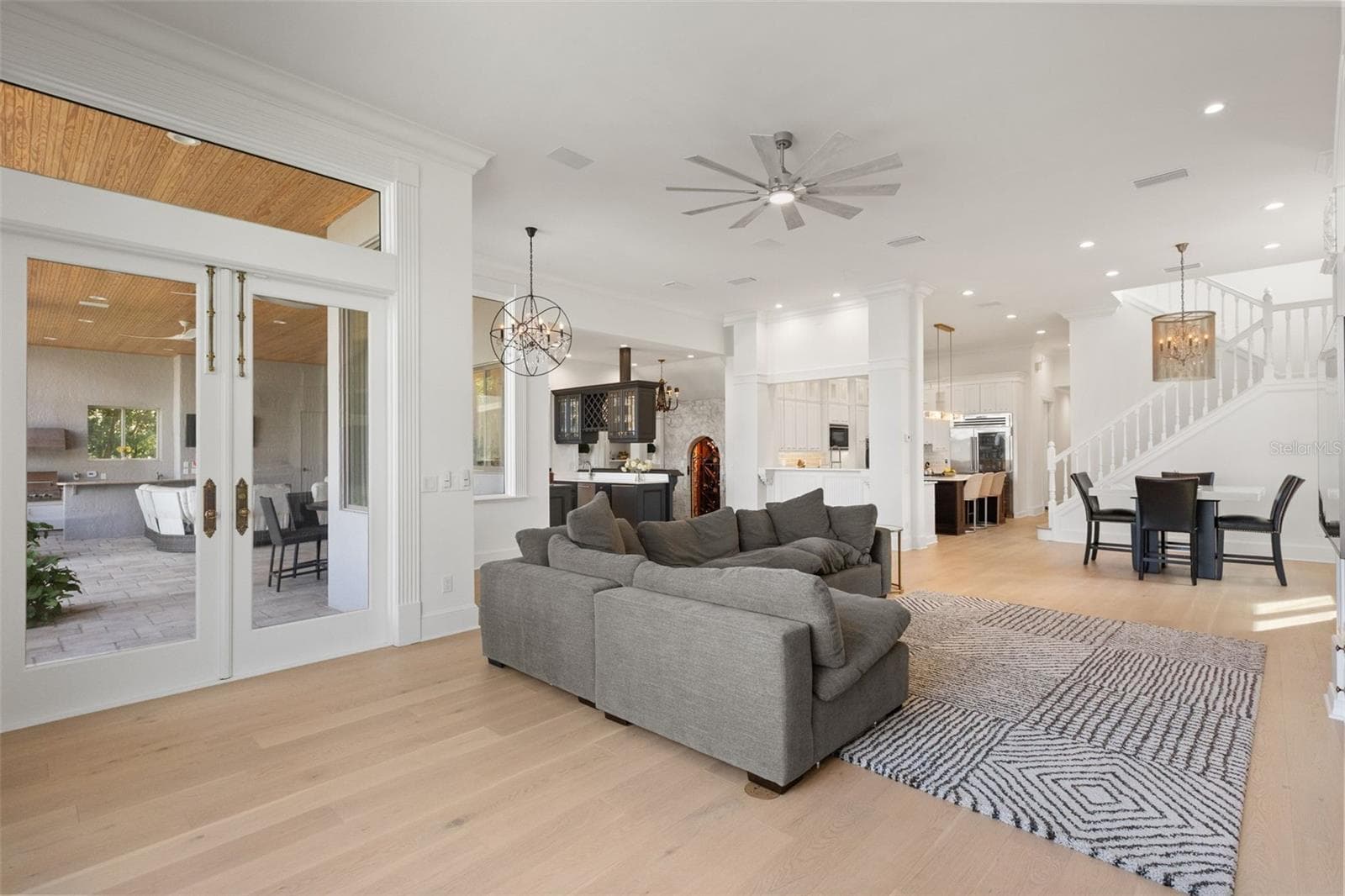 Great Room with Porch View - 6091 LINNEAL BEACH DR, APOPKA