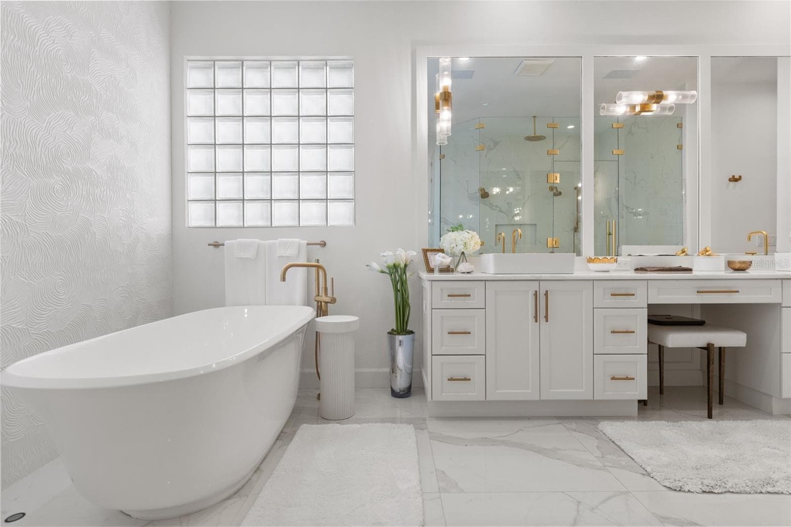 Master Bathroom with soaker tub - 6091 LINNEAL BEACH DR, APOPKA