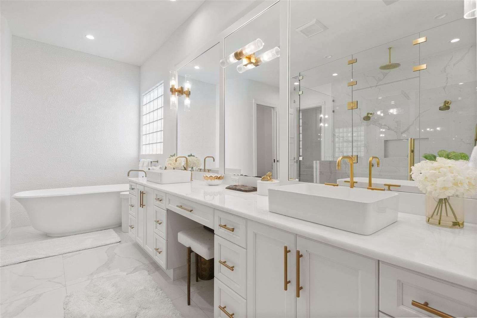 Double Vanity - 6091 LINNEAL BEACH DR, APOPKA