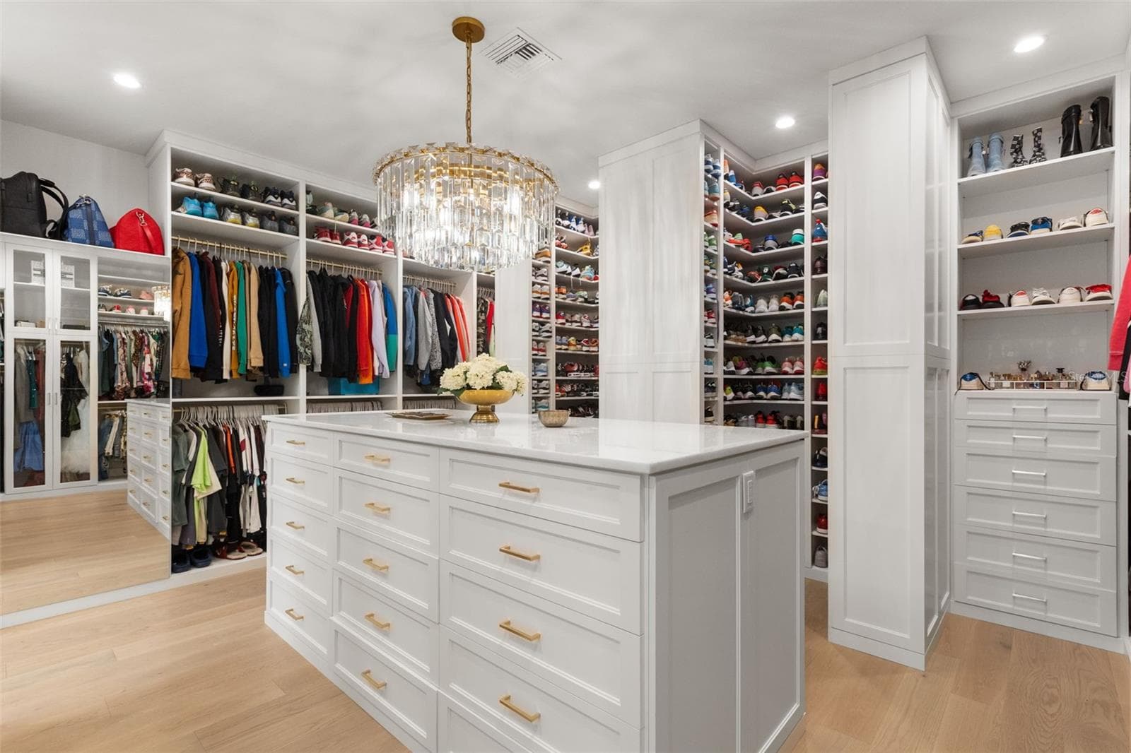 Huge Closet fitting for all needs - 6091 LINNEAL BEACH DR, APOPKA
