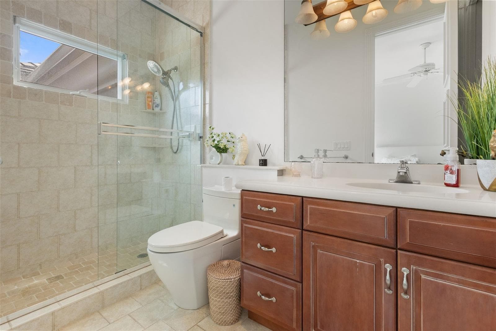 Bathroom 2 - 6091 LINNEAL BEACH DR, APOPKA