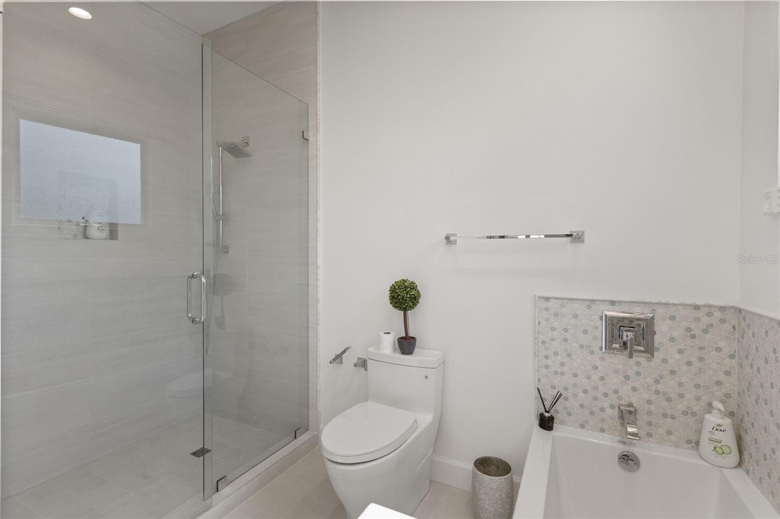 Bathroom 4 - 6091 LINNEAL BEACH DR, APOPKA