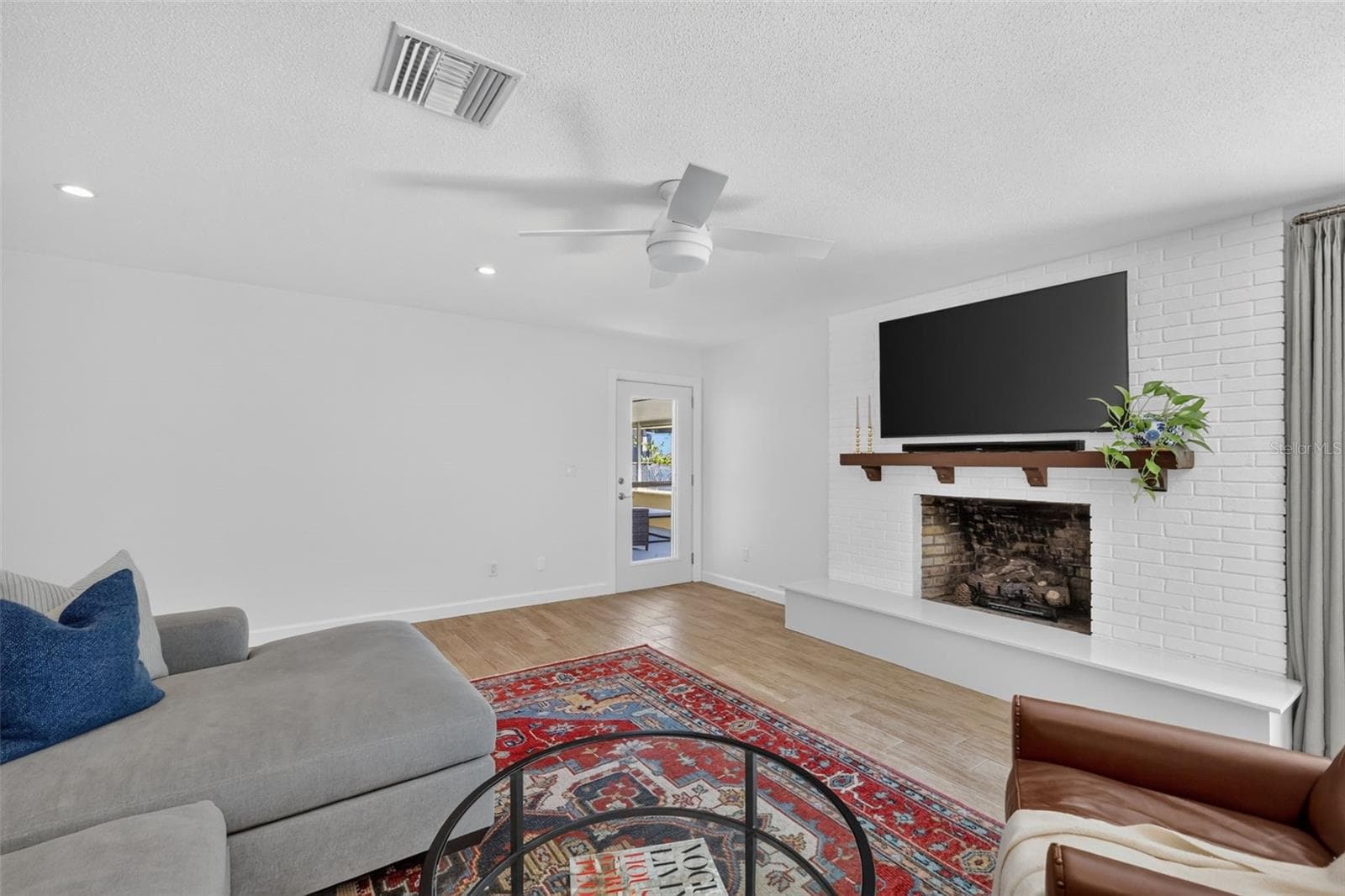 Single Family Residence at 1307 LA SALIDA WAY, LEESBURG, photo 16 of 35