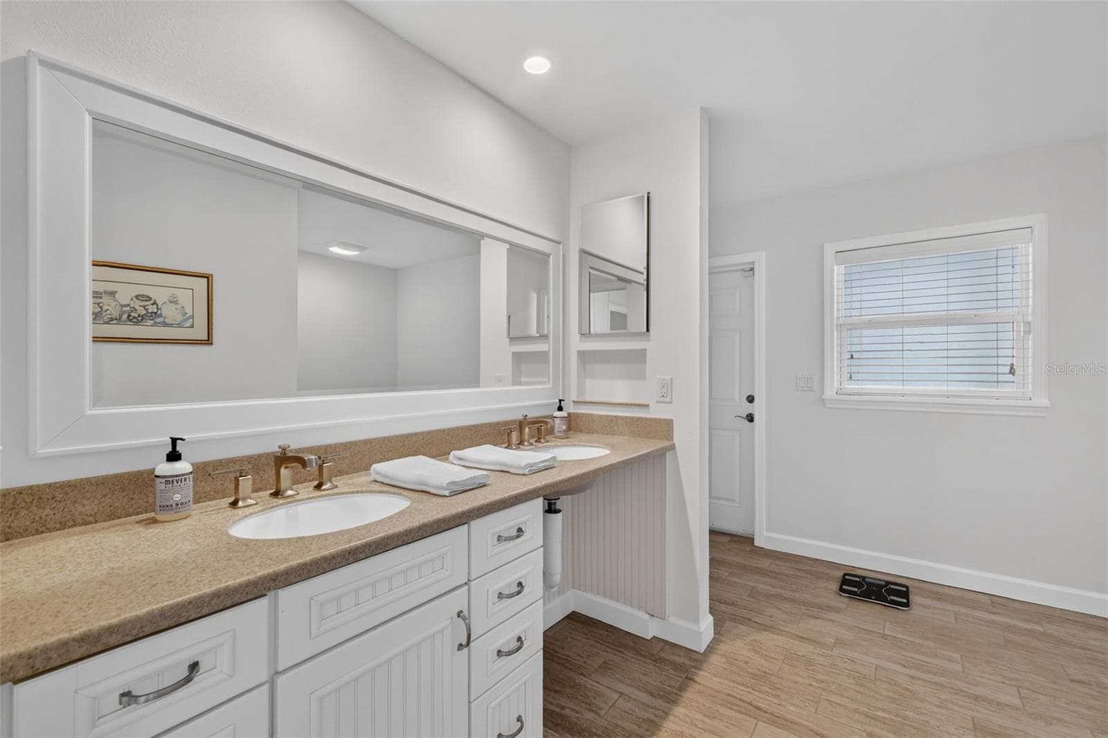 Single Family Residence at 1307 LA SALIDA WAY, LEESBURG, photo 22 of 35