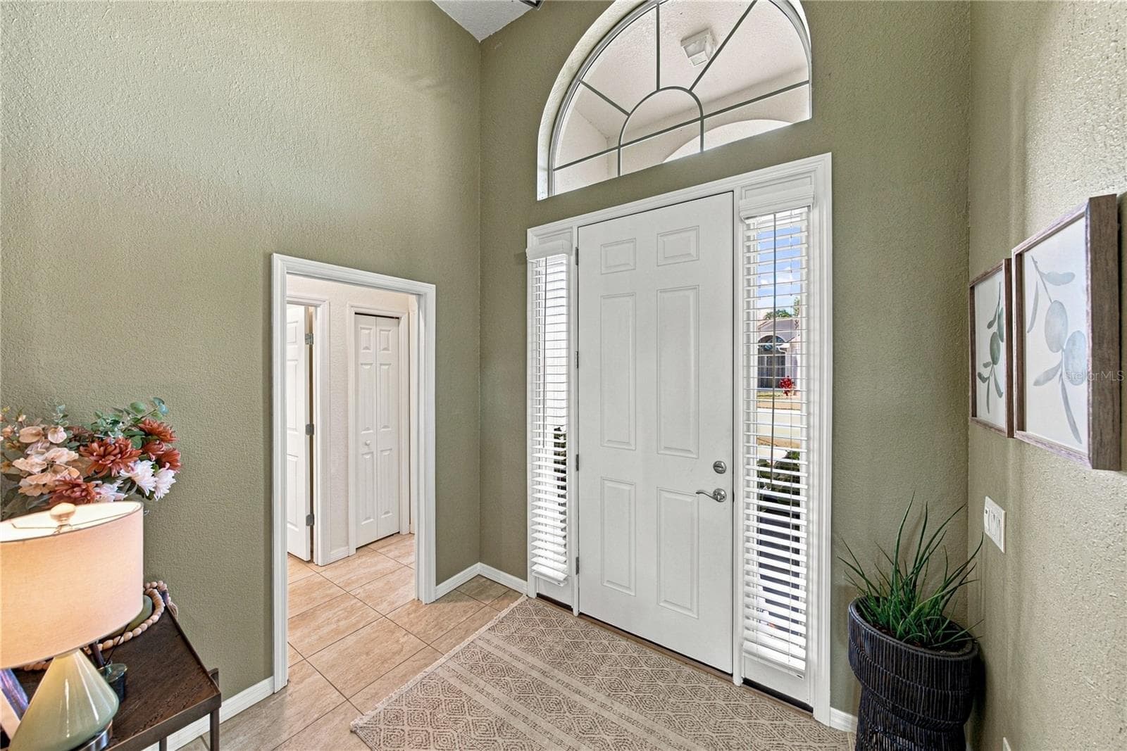 Interior front entry - 6125 PEBBLE BEACH BLVD, WINTER HAVEN