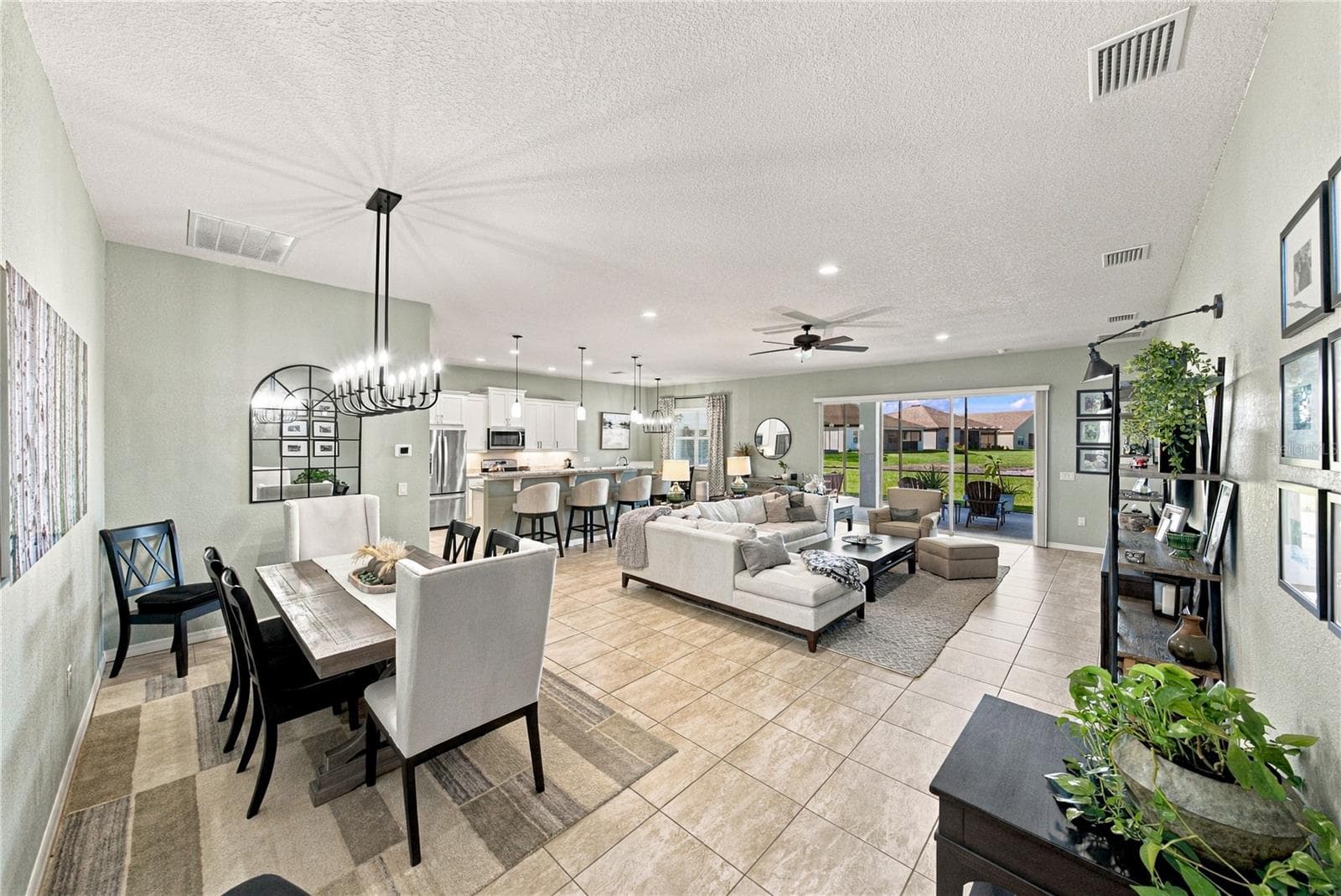 Living room - 6125 PEBBLE BEACH BLVD, WINTER HAVEN