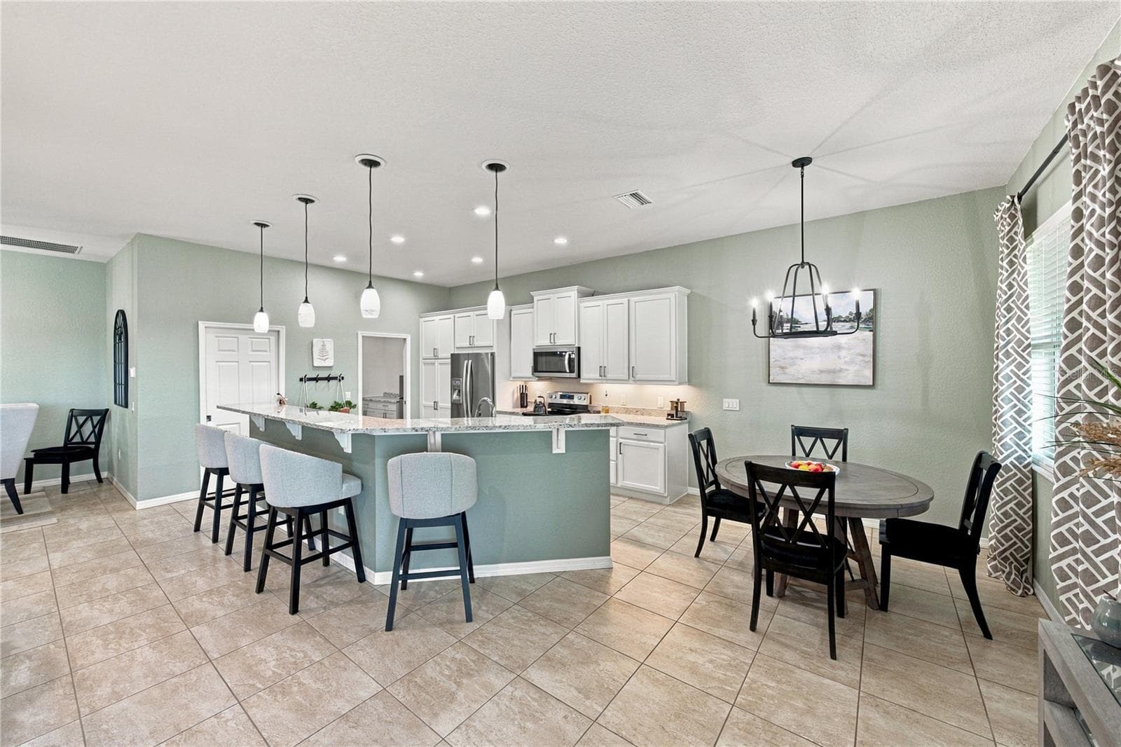 Kitchen & breakfast nook - 6125 PEBBLE BEACH BLVD, WINTER HAVEN