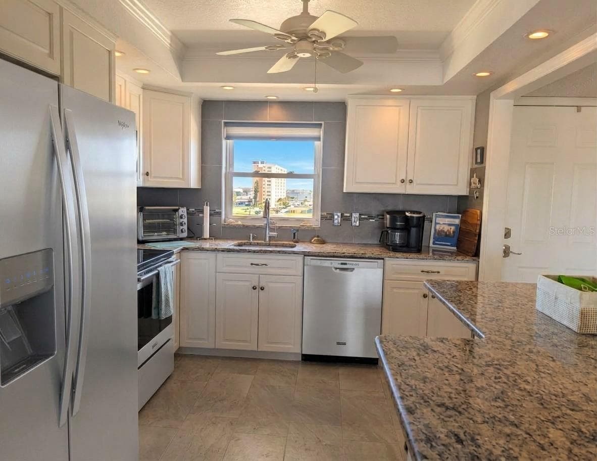 Condominium at 4725 COVE CIR #APT 609, ST PETERSBURG, photo 4 of 37