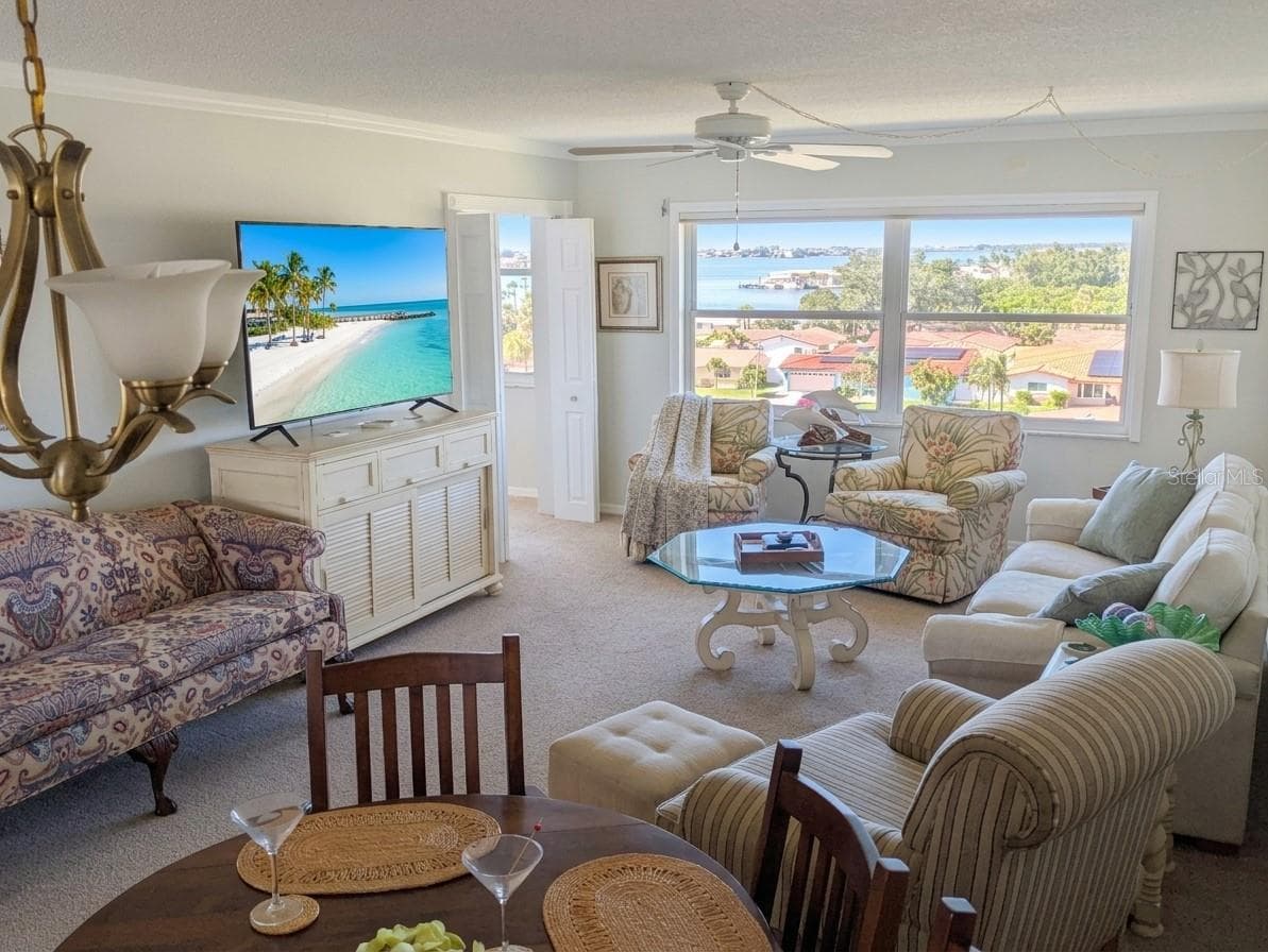 Condominium at 4725 COVE CIR #APT 609, ST PETERSBURG, photo 8 of 37