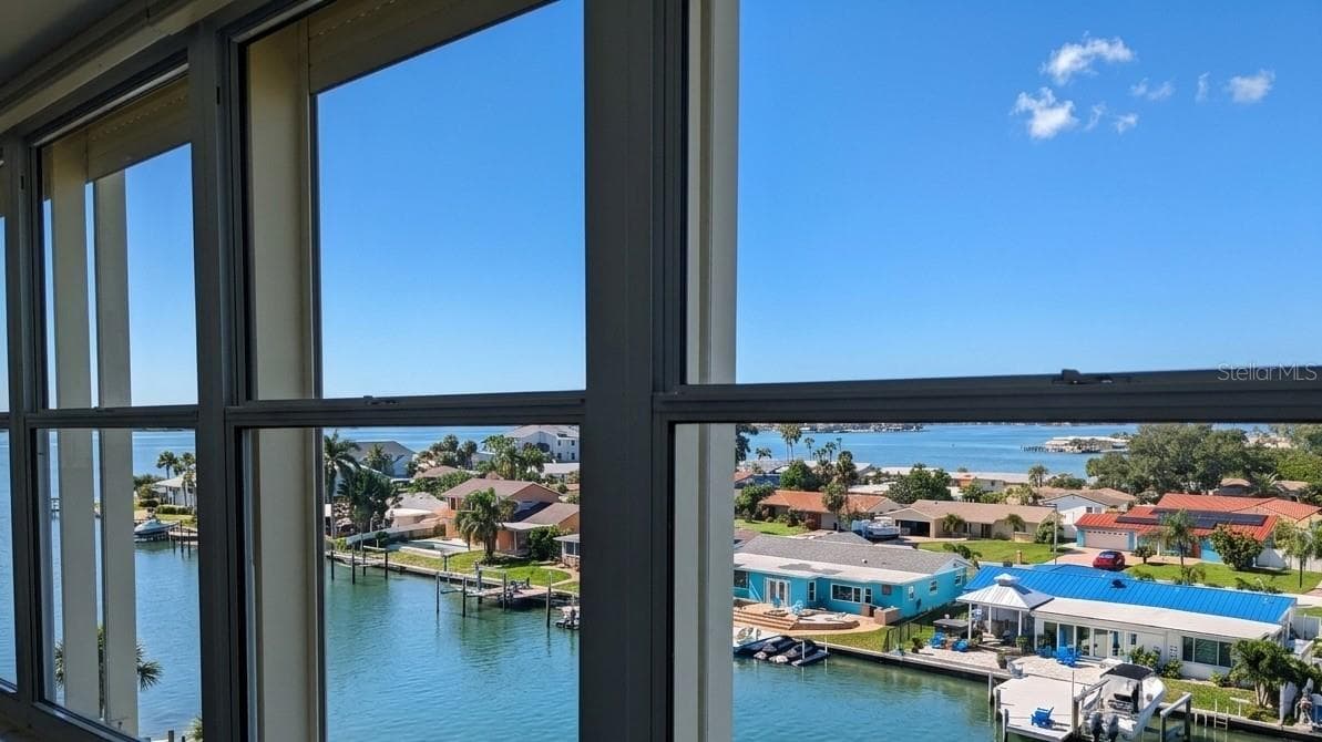 Condominium at 4725 COVE CIR #APT 609, ST PETERSBURG, photo 17 of 37