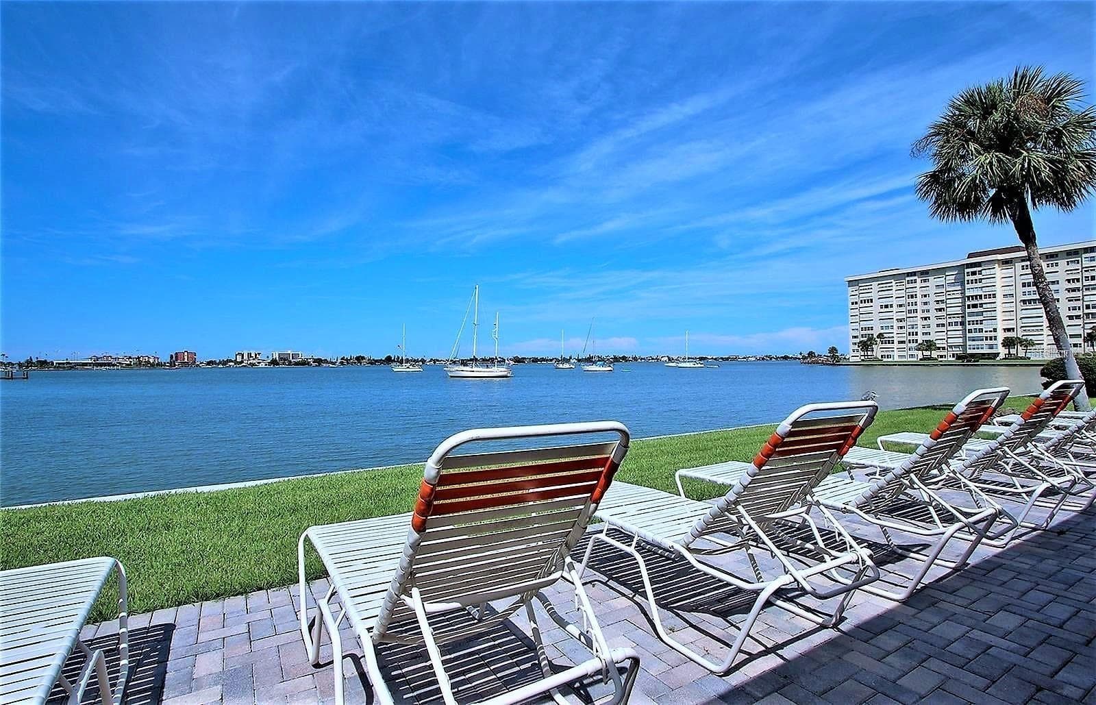 BEACH AREA - 4725 COVE CIR #APT 609, ST PETERSBURG