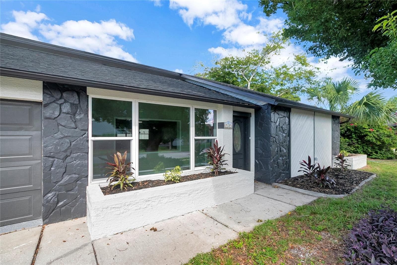Single Family Residence at 7403 FOXBLOOM DR, PORT RICHEY, photo 4 of 48