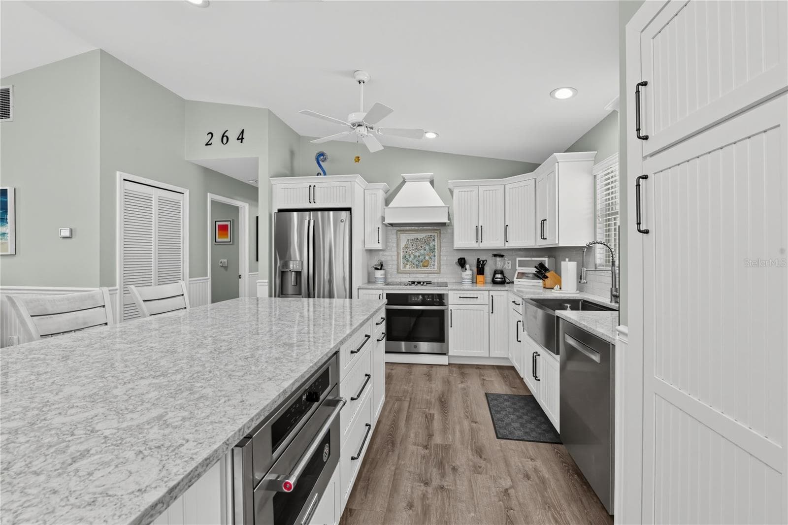 Single Family Residence at 264 S HARBOR DR, HOLMES BEACH, photo 8 of 46
