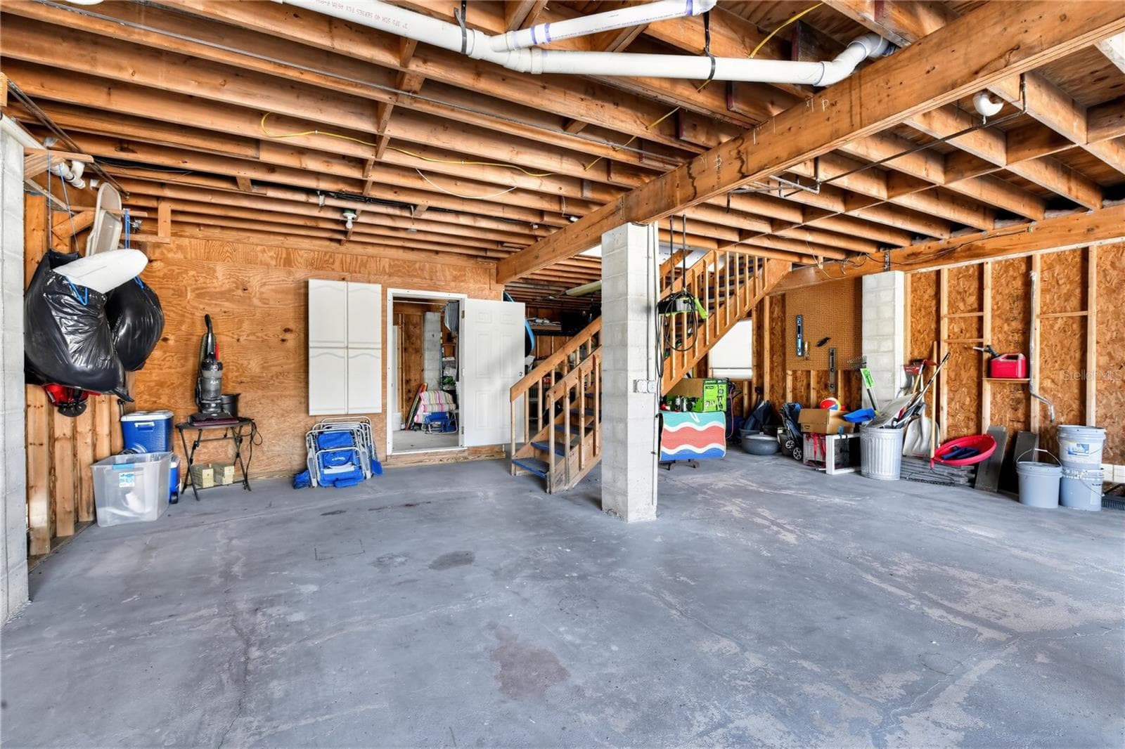 Garage - 264 S HARBOR DR, HOLMES BEACH