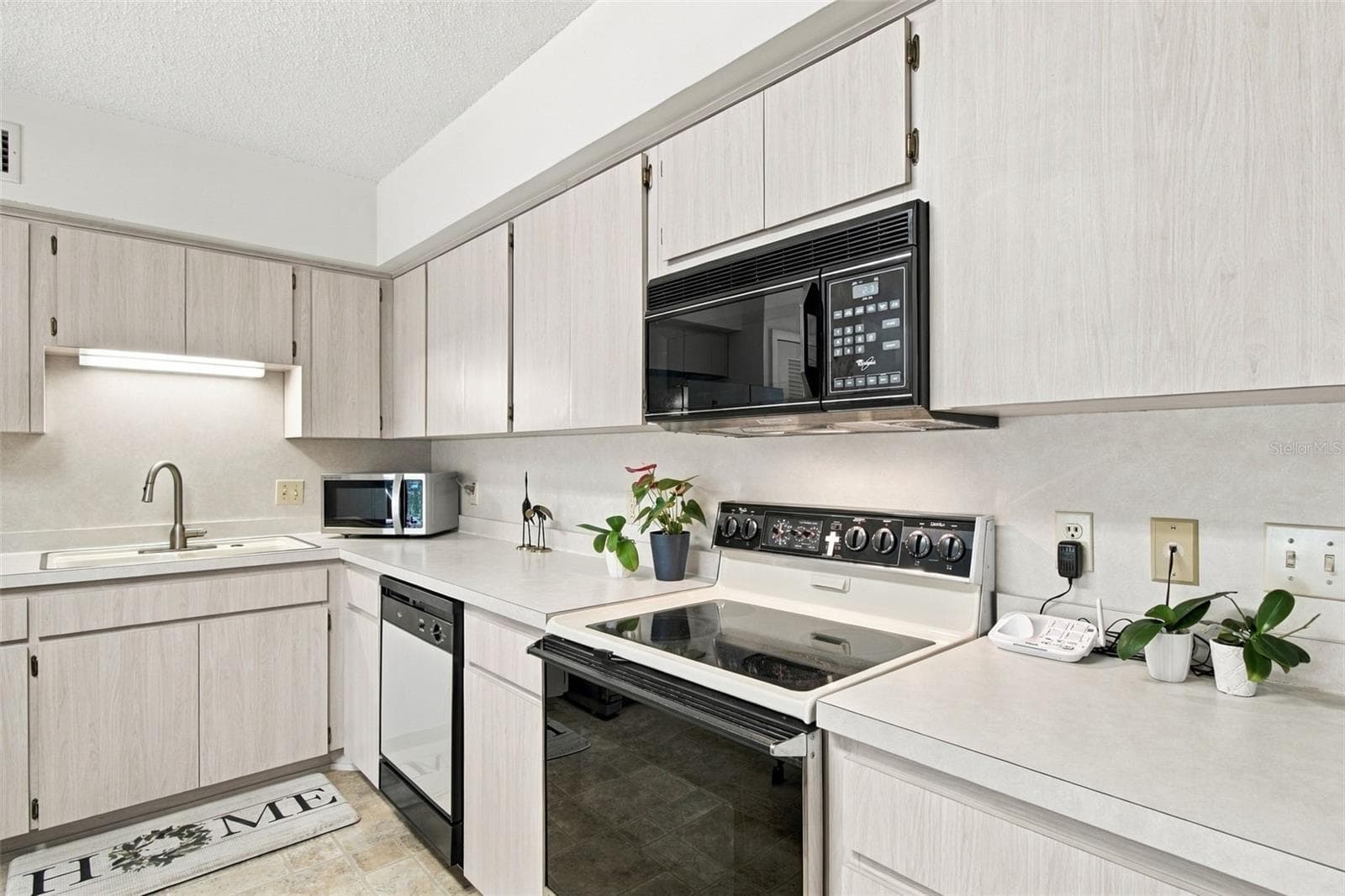 Condominium at 2221 NORWEGIAN DR #27, CLEARWATER, photo 18 of 72