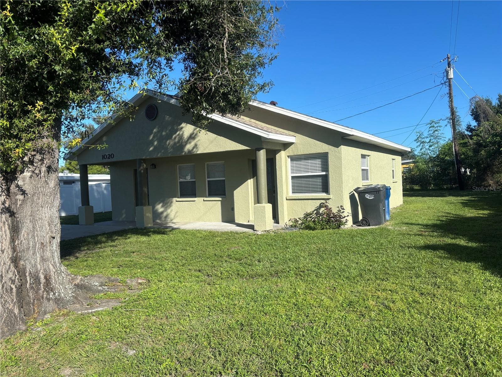 Single Family Residence at 1020 25TH ST E, PALMETTO, photo 2 of 15