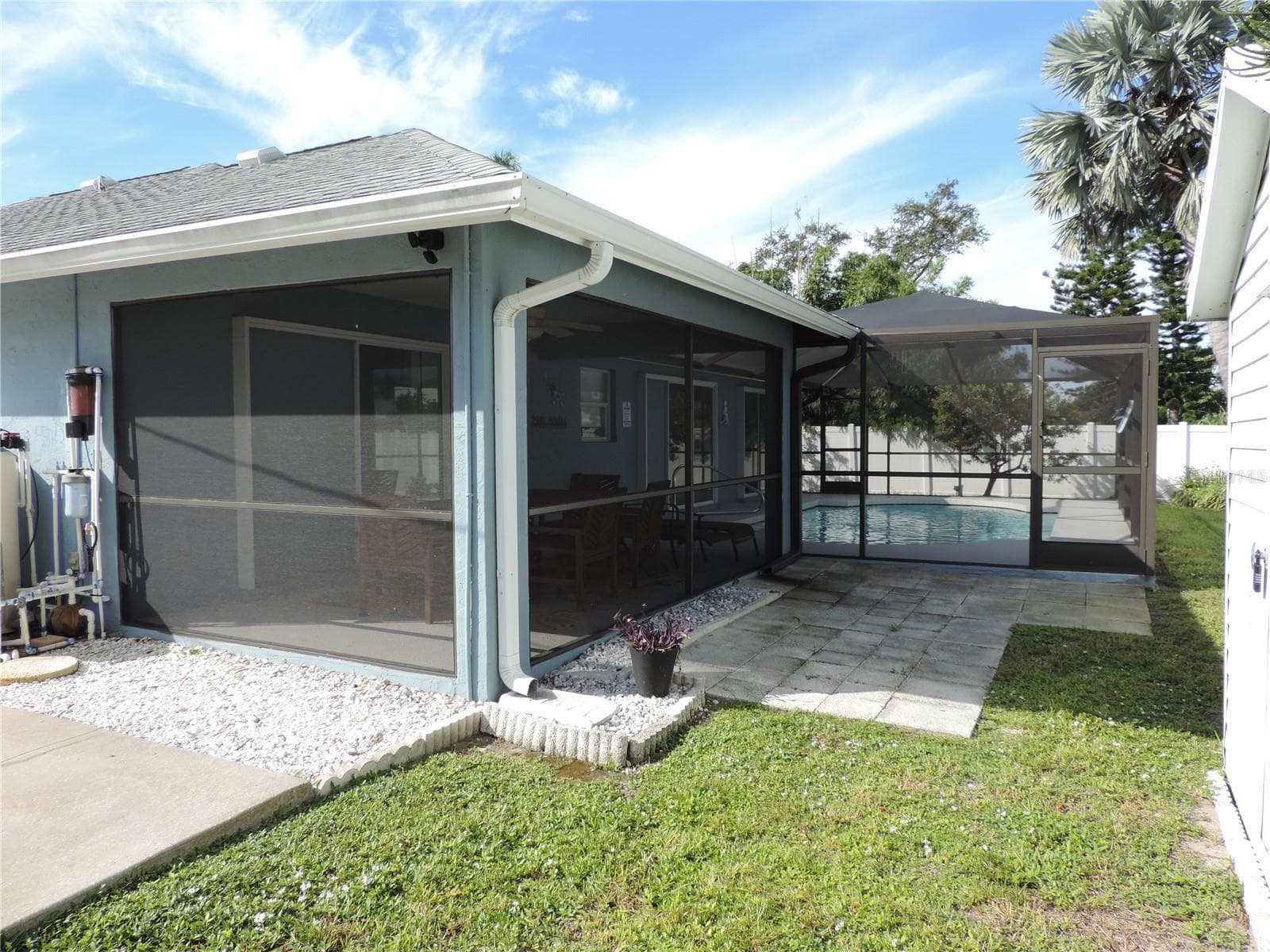 Right corner of backyard - 1148 ROYAL RD, VENICE