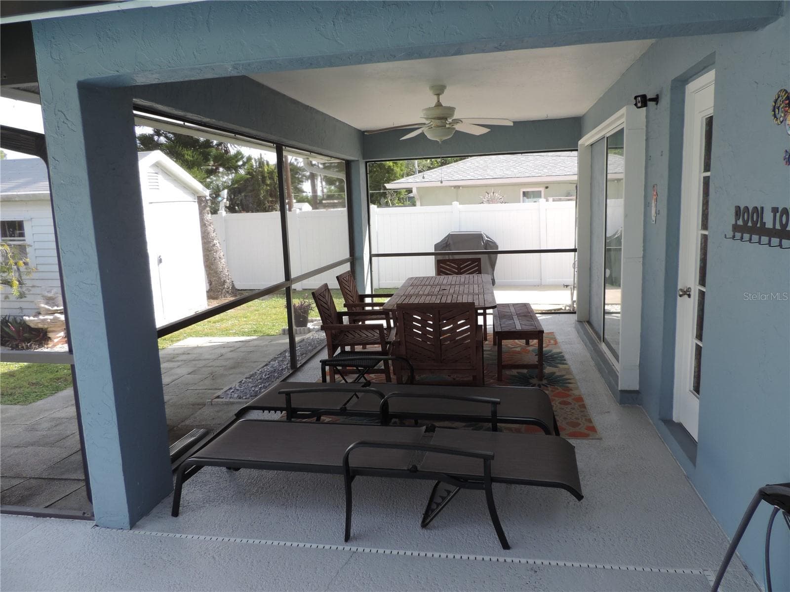 Covered outdoor patio area - 1148 ROYAL RD, VENICE