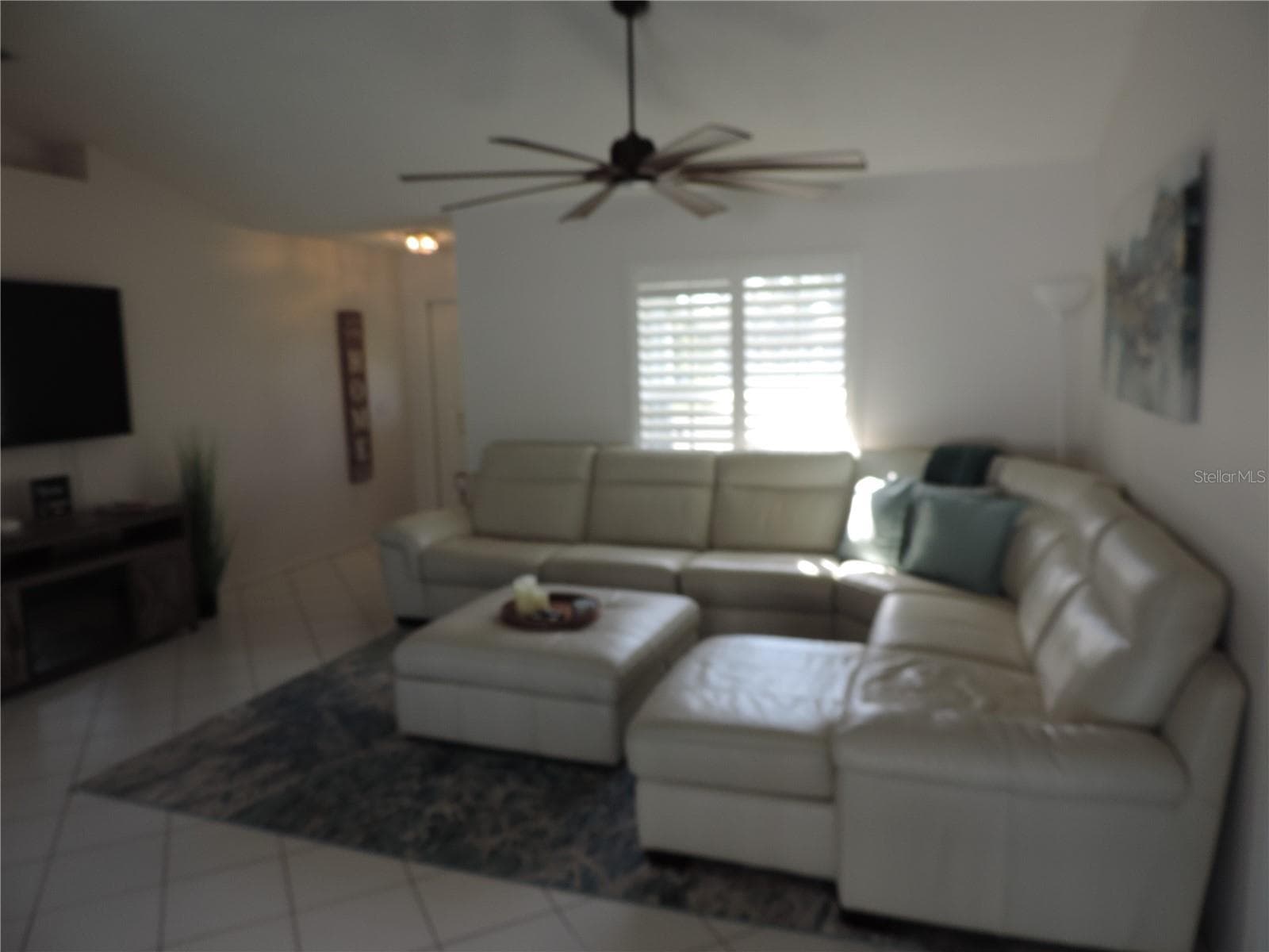 2nd view of living room - 1148 ROYAL RD, VENICE