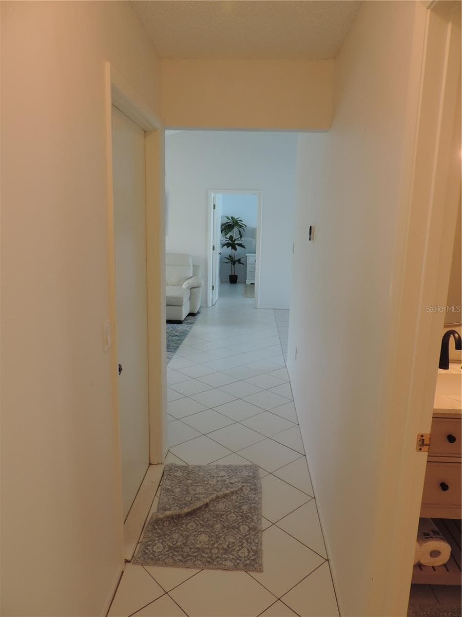 Hallway leading to living room - 1148 ROYAL RD, VENICE