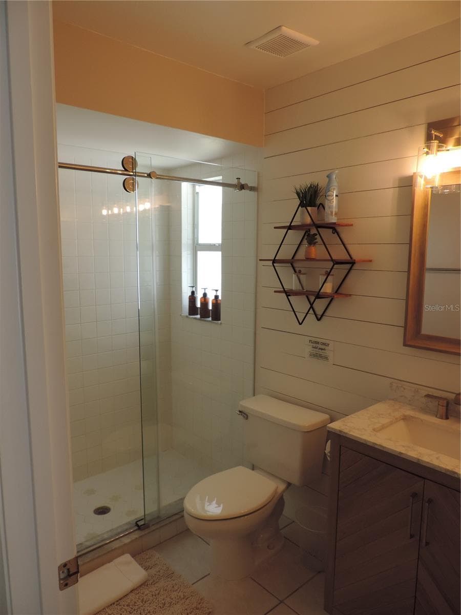 Primary bathroom - 1148 ROYAL RD, VENICE