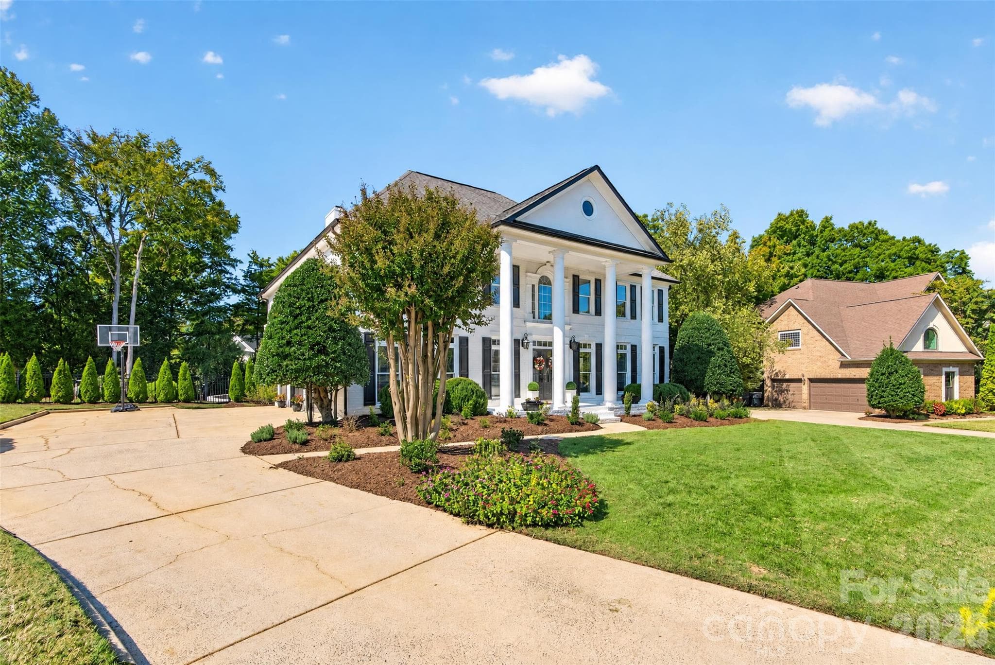 Single Family Residence at 8634 Woodmere Crossing Drive, Charlotte, photo 2 of 48