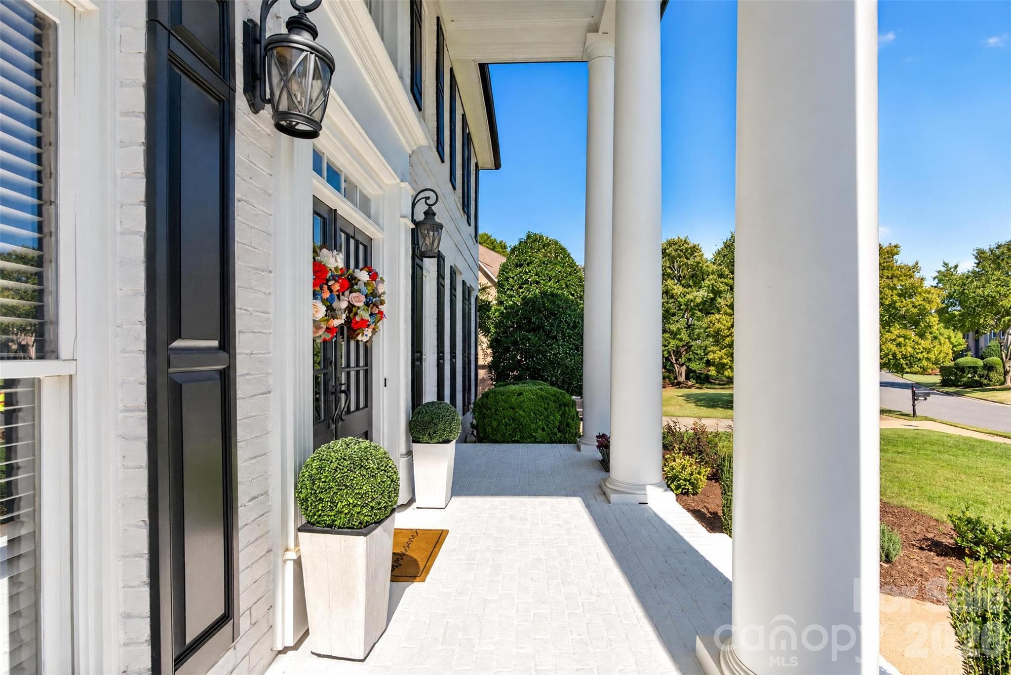 Single Family Residence at 8634 Woodmere Crossing Drive, Charlotte, photo 3 of 48