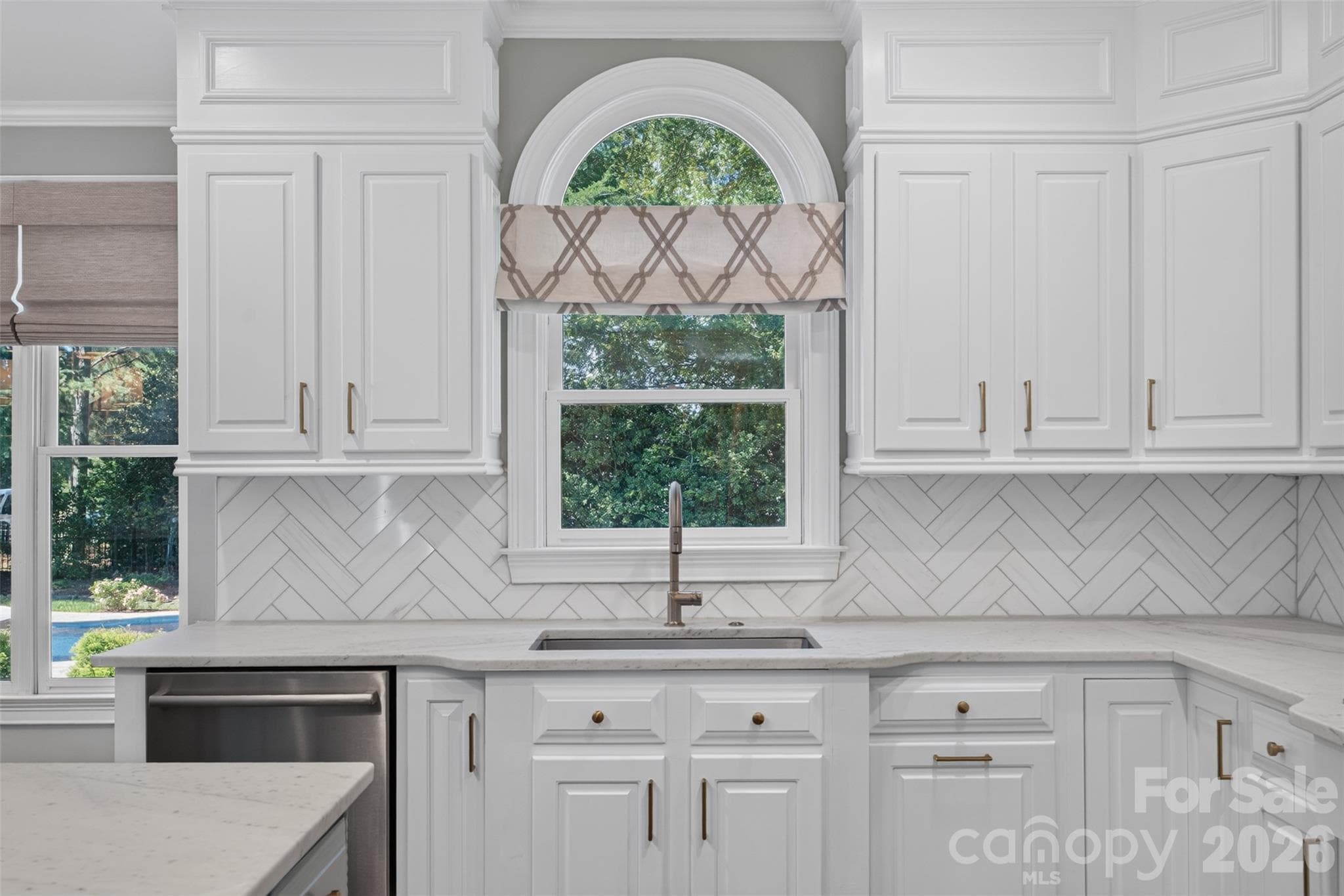 Single Family Residence at 8634 Woodmere Crossing Drive, Charlotte, photo 13 of 48