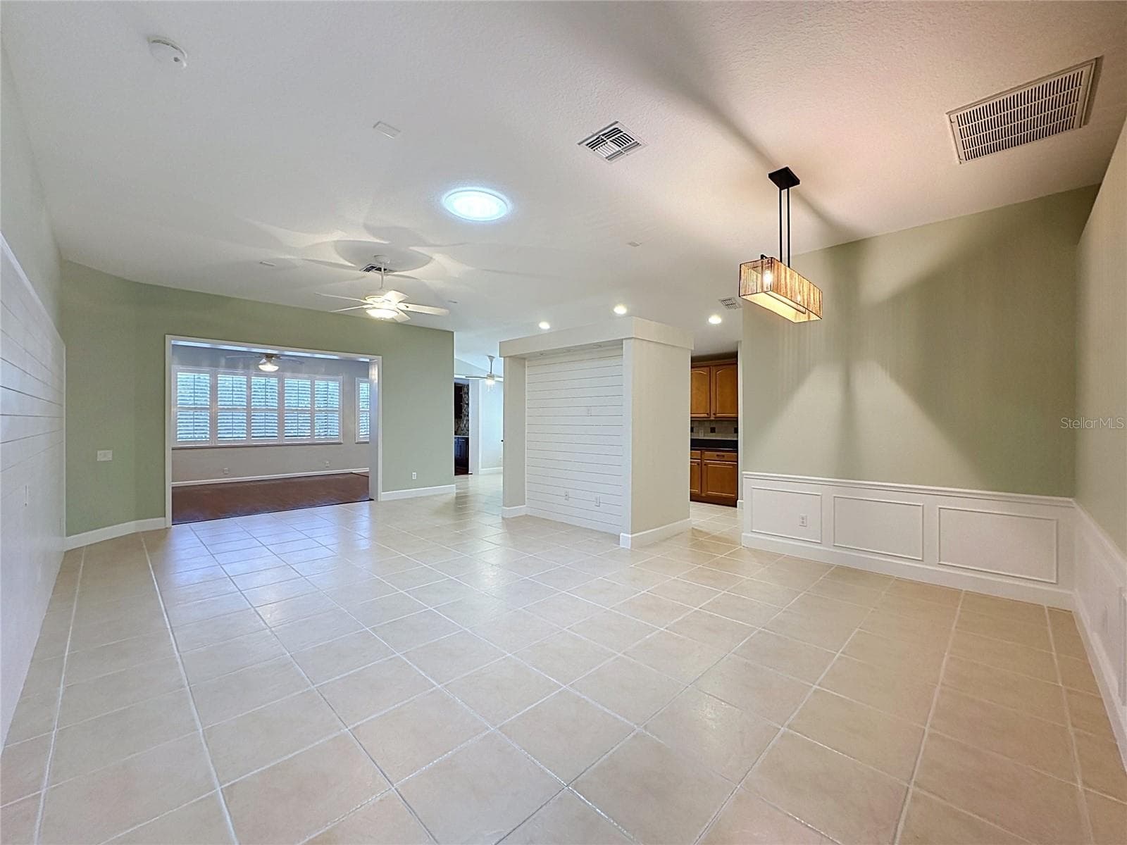 Single Family Residence at 516 PLAYA DR, DAVENPORT, photo 8 of 77
