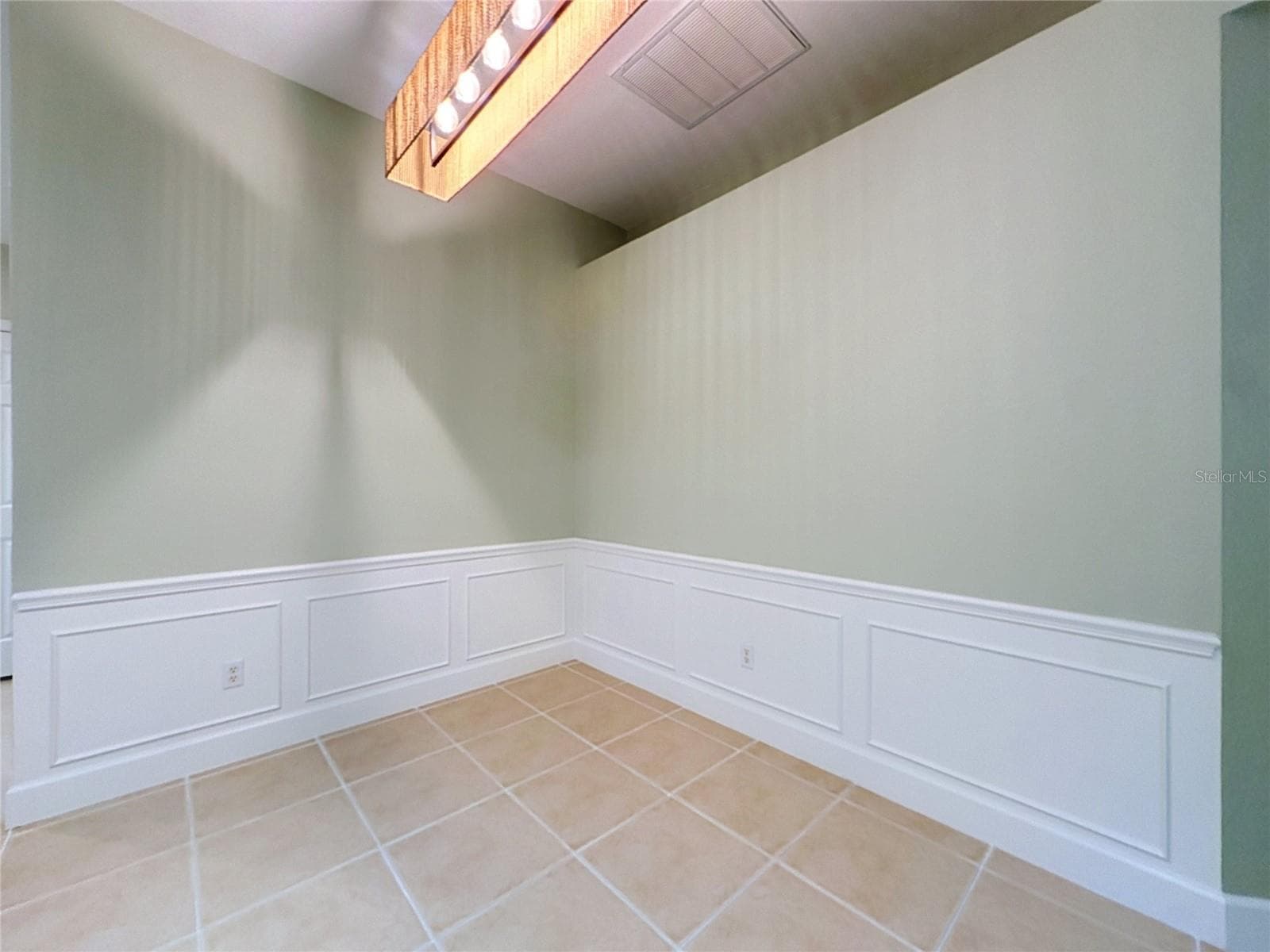 Single Family Residence at 516 PLAYA DR, DAVENPORT, photo 12 of 77