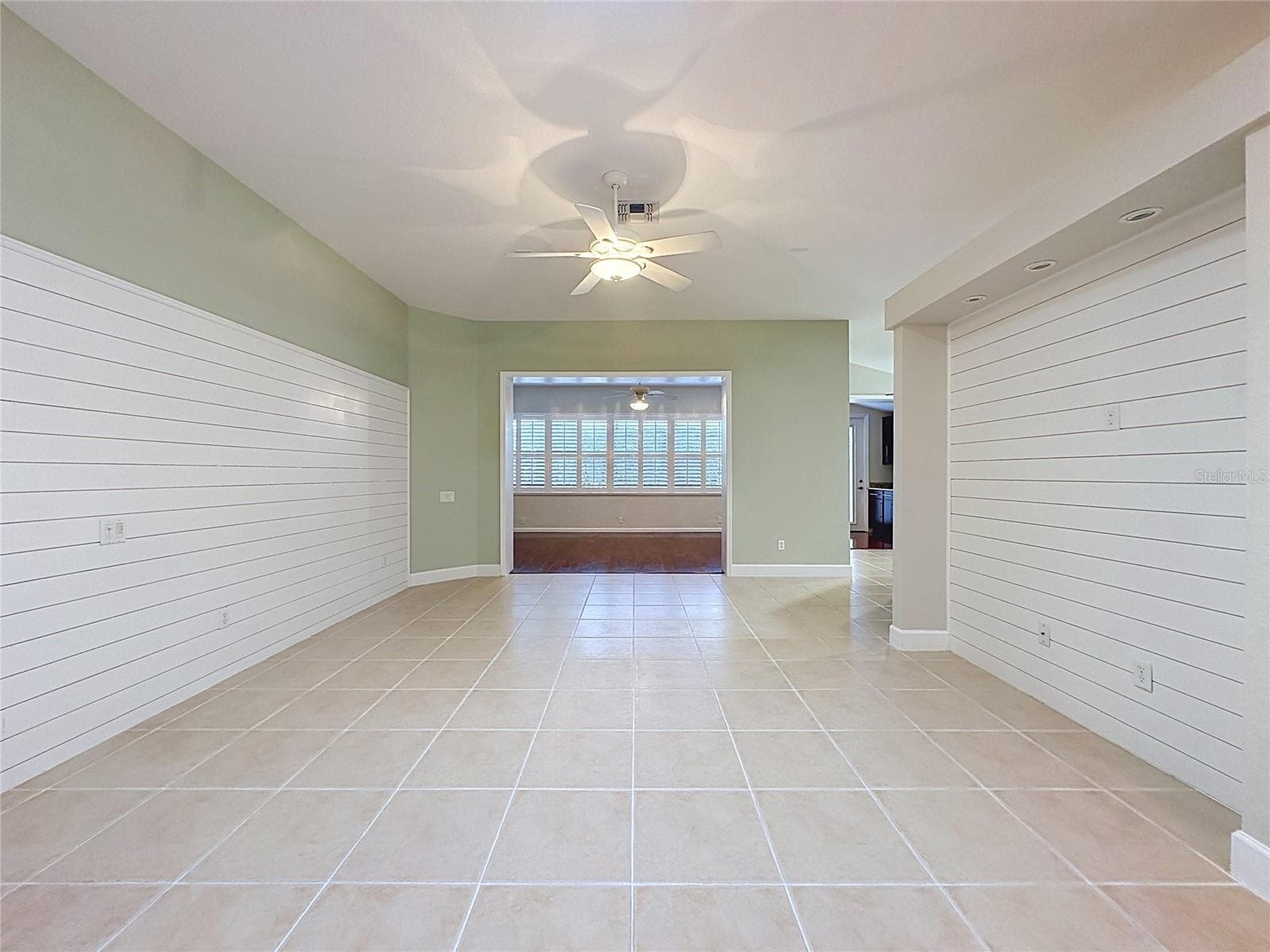 Single Family Residence at 516 PLAYA DR, DAVENPORT, photo 13 of 77