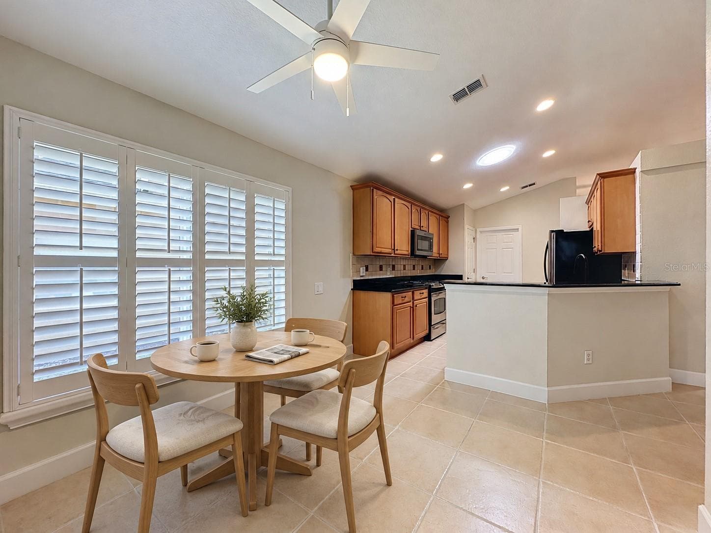 Breakfast Nook staged - 516 PLAYA DR, DAVENPORT
