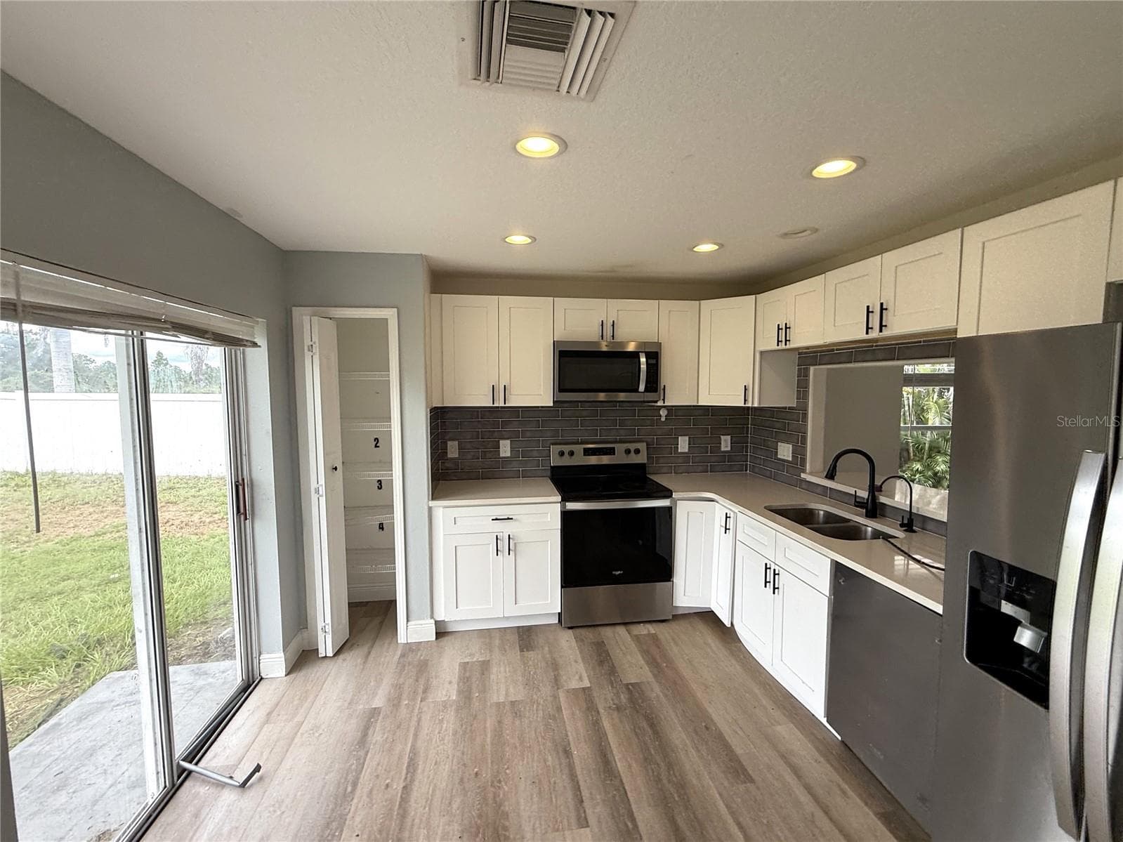 Single Family Residence at 7542 MAROON PEAK DR, RUSKIN, photo 6 of 21