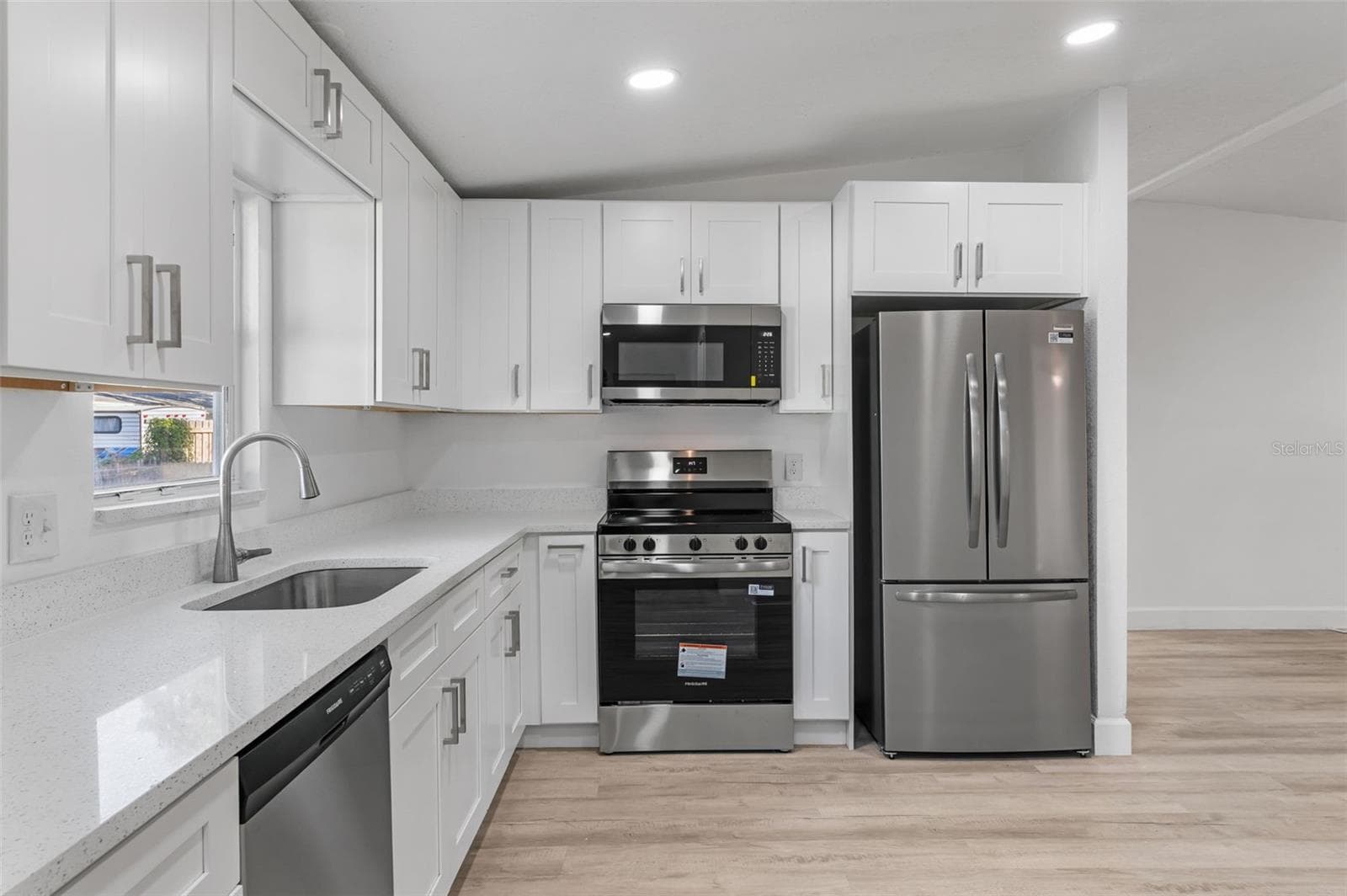 Single Family Residence at 870 WOLF TRL, CASSELBERRY, photo 7 of 33