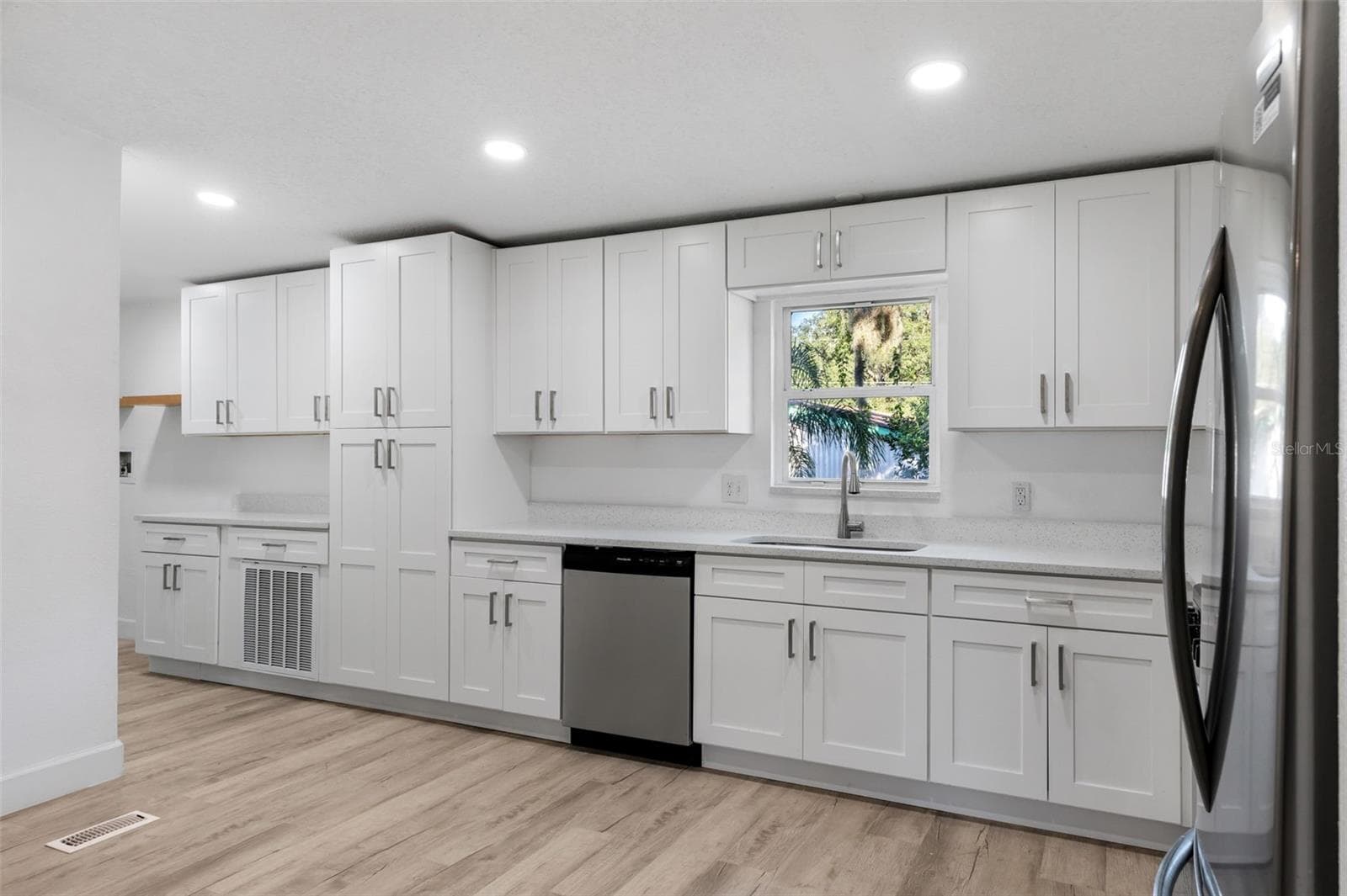 Single Family Residence at 870 WOLF TRL, CASSELBERRY, photo 9 of 33