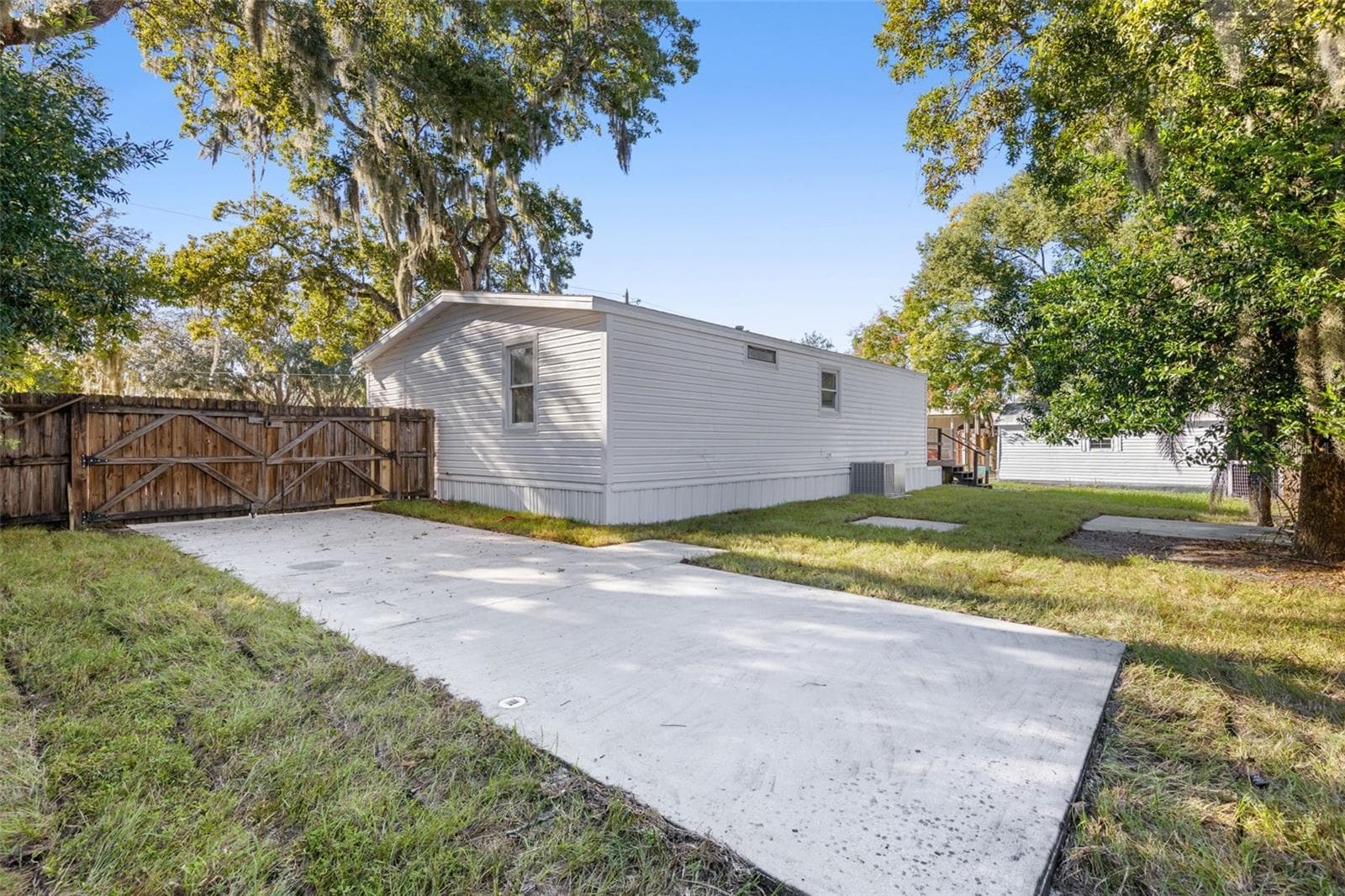 Single Family Residence at 870 WOLF TRL, CASSELBERRY, photo 24 of 33