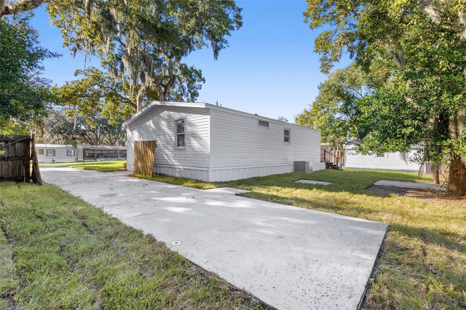 Single Family Residence at 870 WOLF TRL, CASSELBERRY, photo 25 of 33