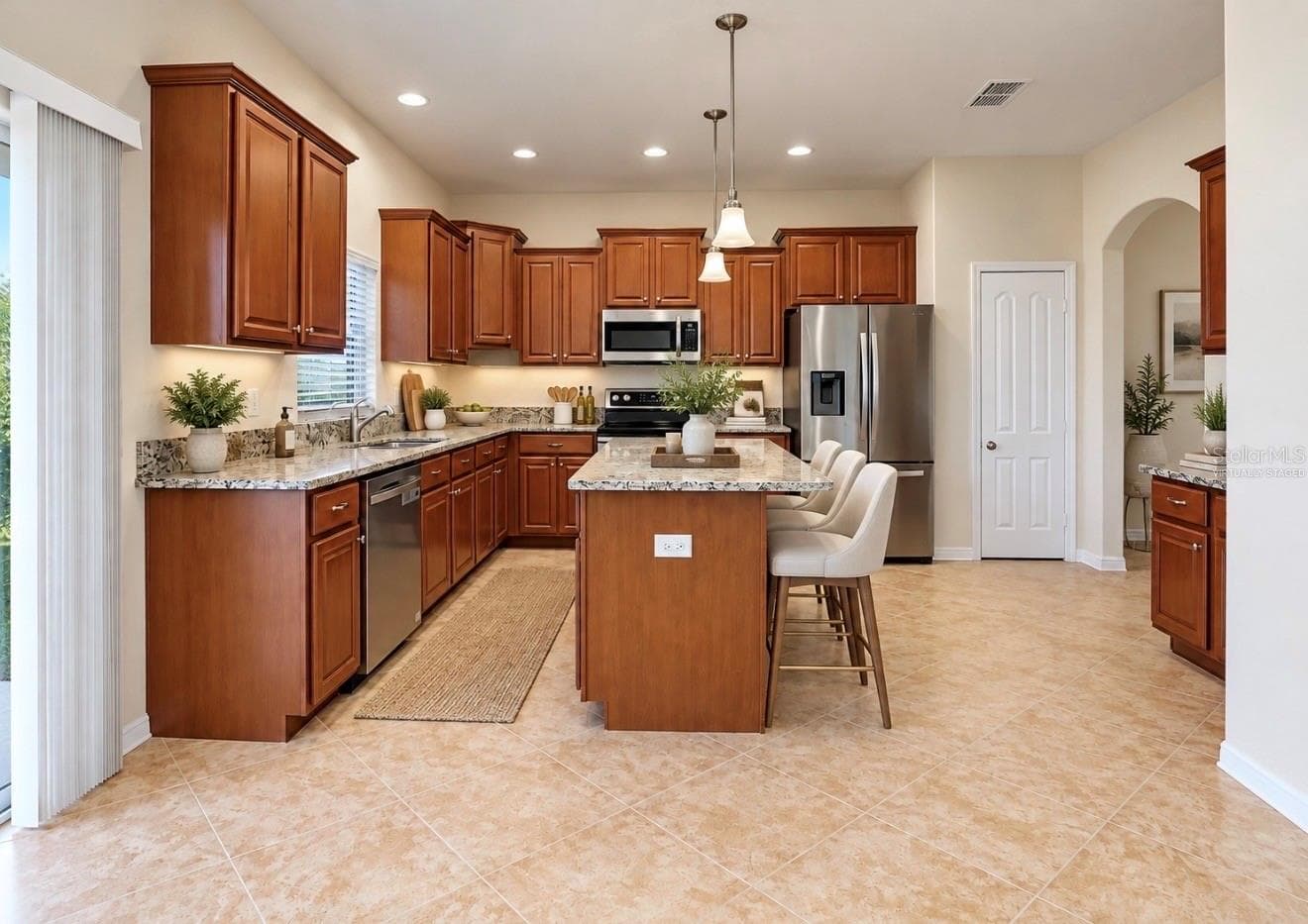 Virtually Staged Kitchen - 12130 STREAMBED DR, RIVERVIEW