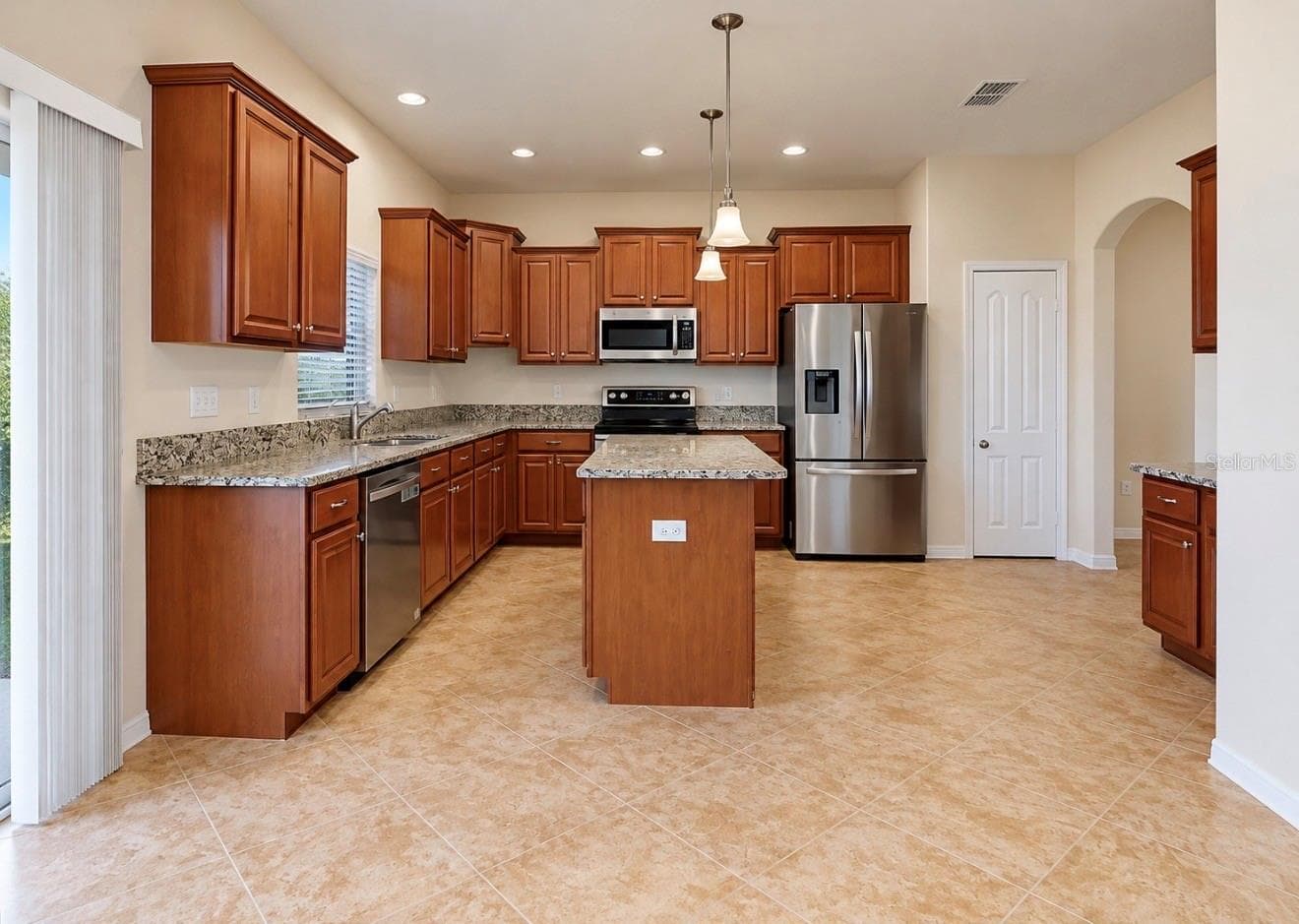 Single Family Residence at 12130 STREAMBED DR, RIVERVIEW, photo 14 of 72