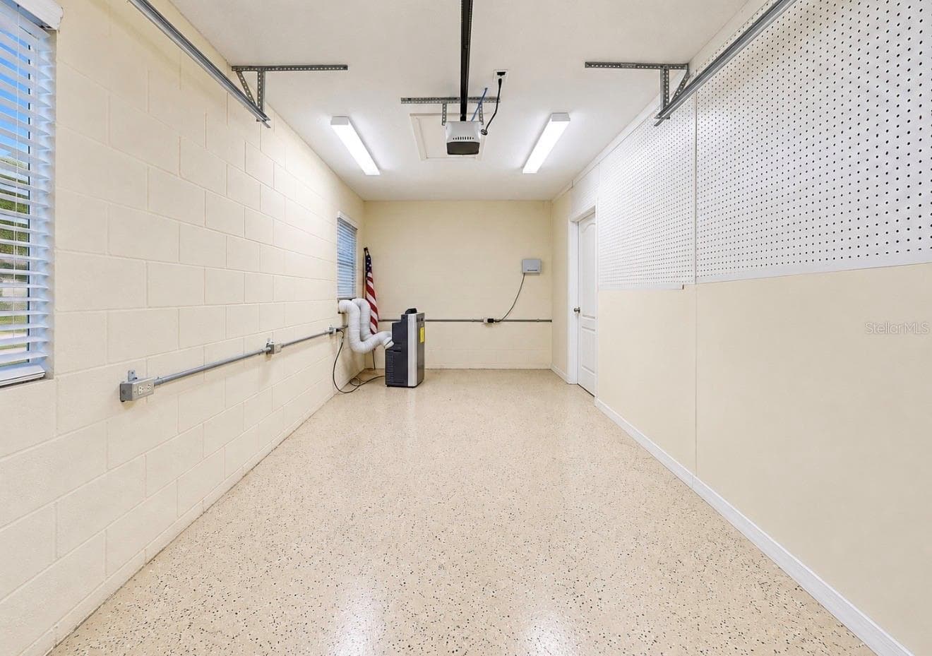 Single Garage - 12130 STREAMBED DR, RIVERVIEW