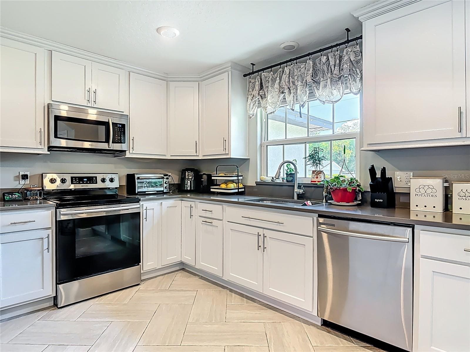 Single Family Residence at 108 PALMIRA RD, DEBARY, photo 11 of 30
