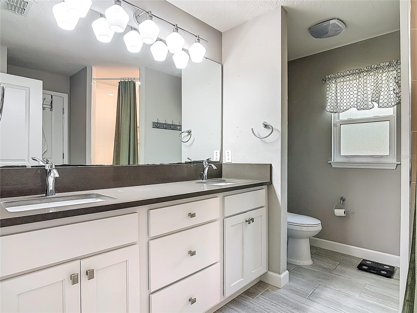 Master Bathroom - 108 PALMIRA RD, DEBARY