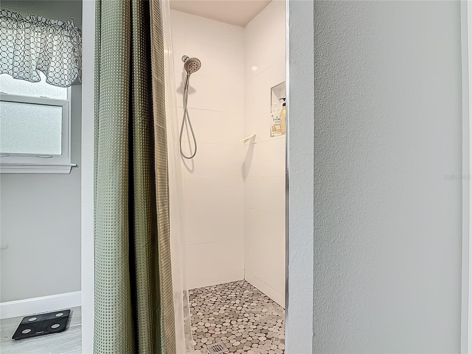 Master Bathroom - 108 PALMIRA RD, DEBARY