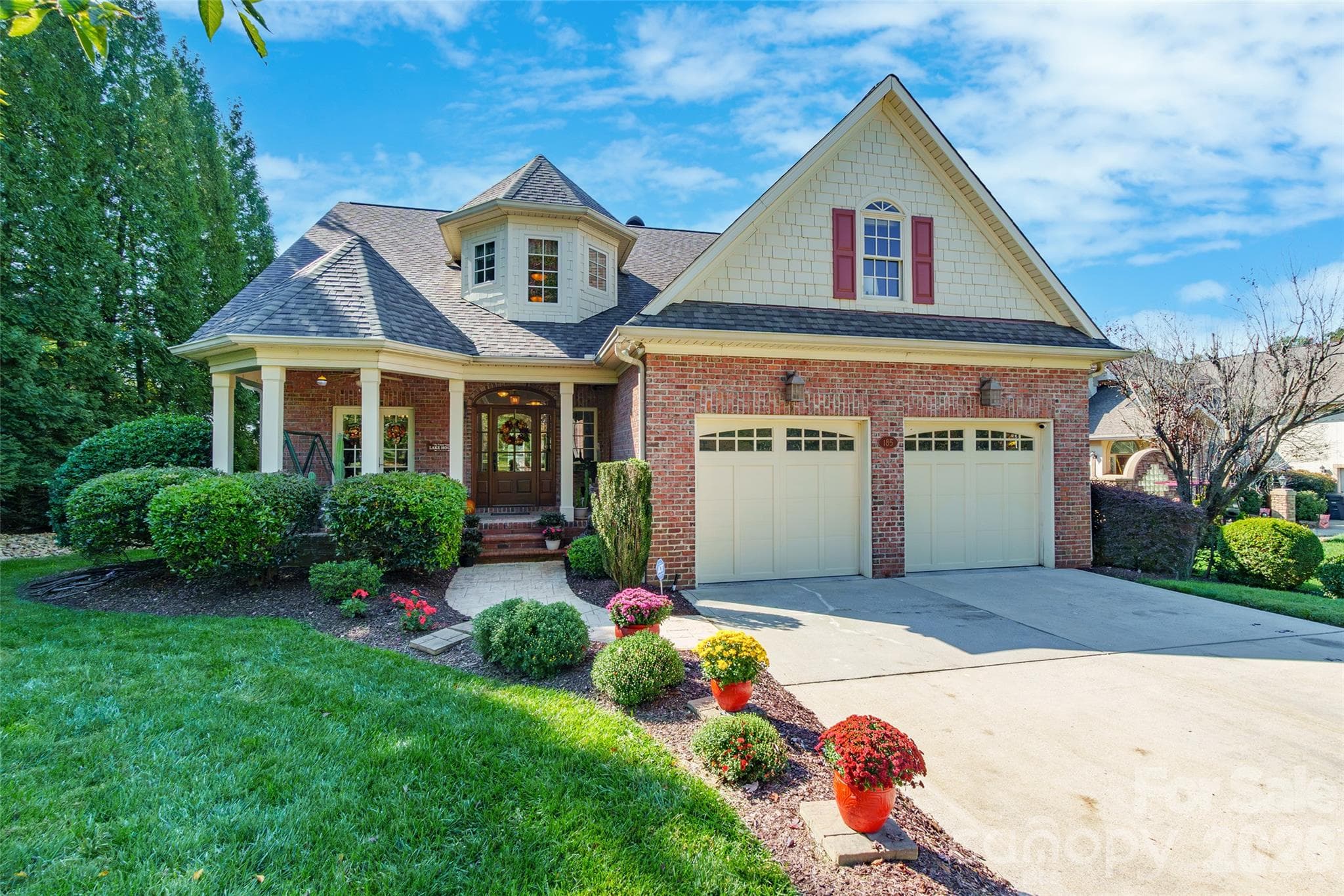 Beautiful home - 185 E Tattersall Drive, Statesville